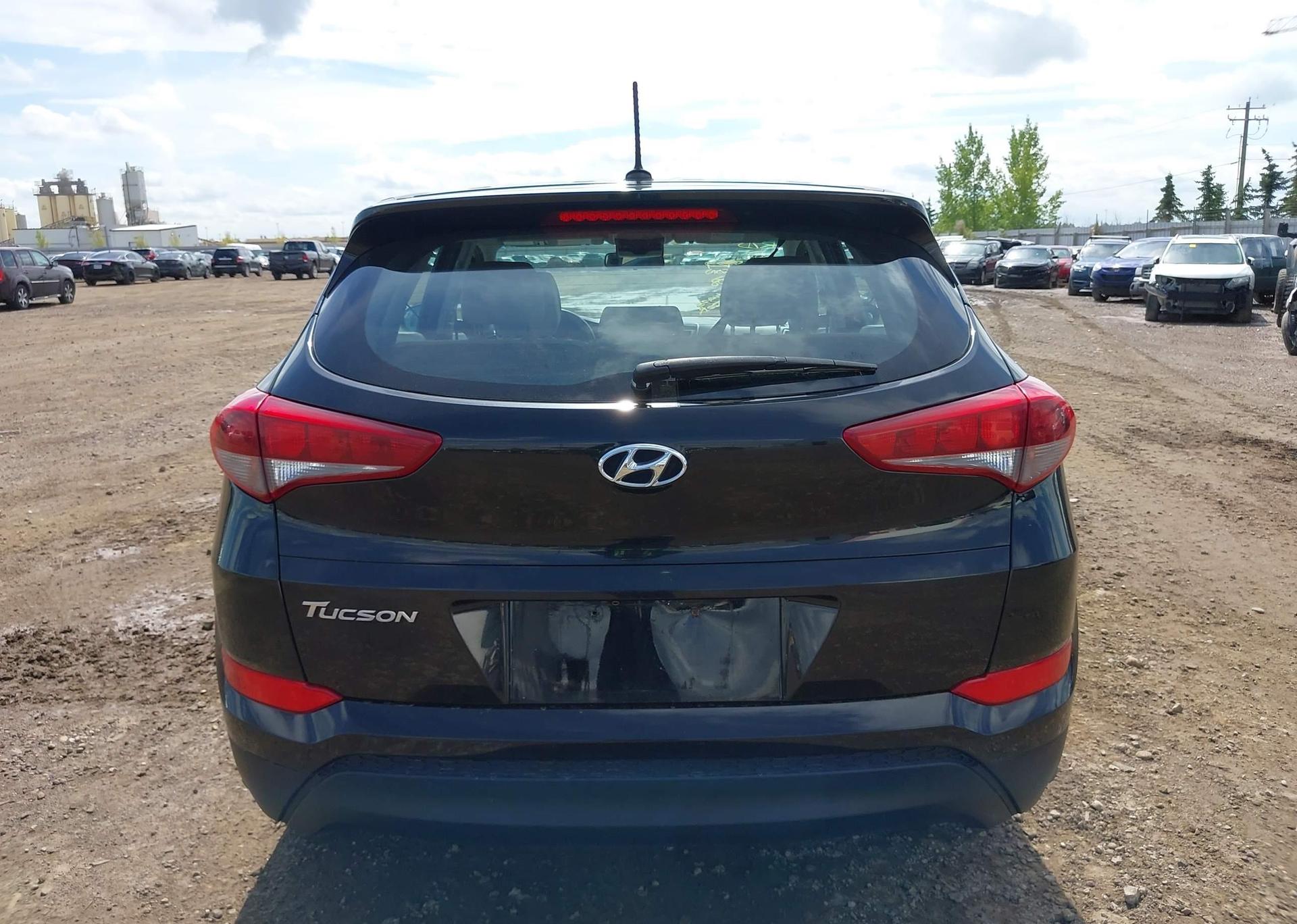 2017 HYUNDAI TUCSON SE