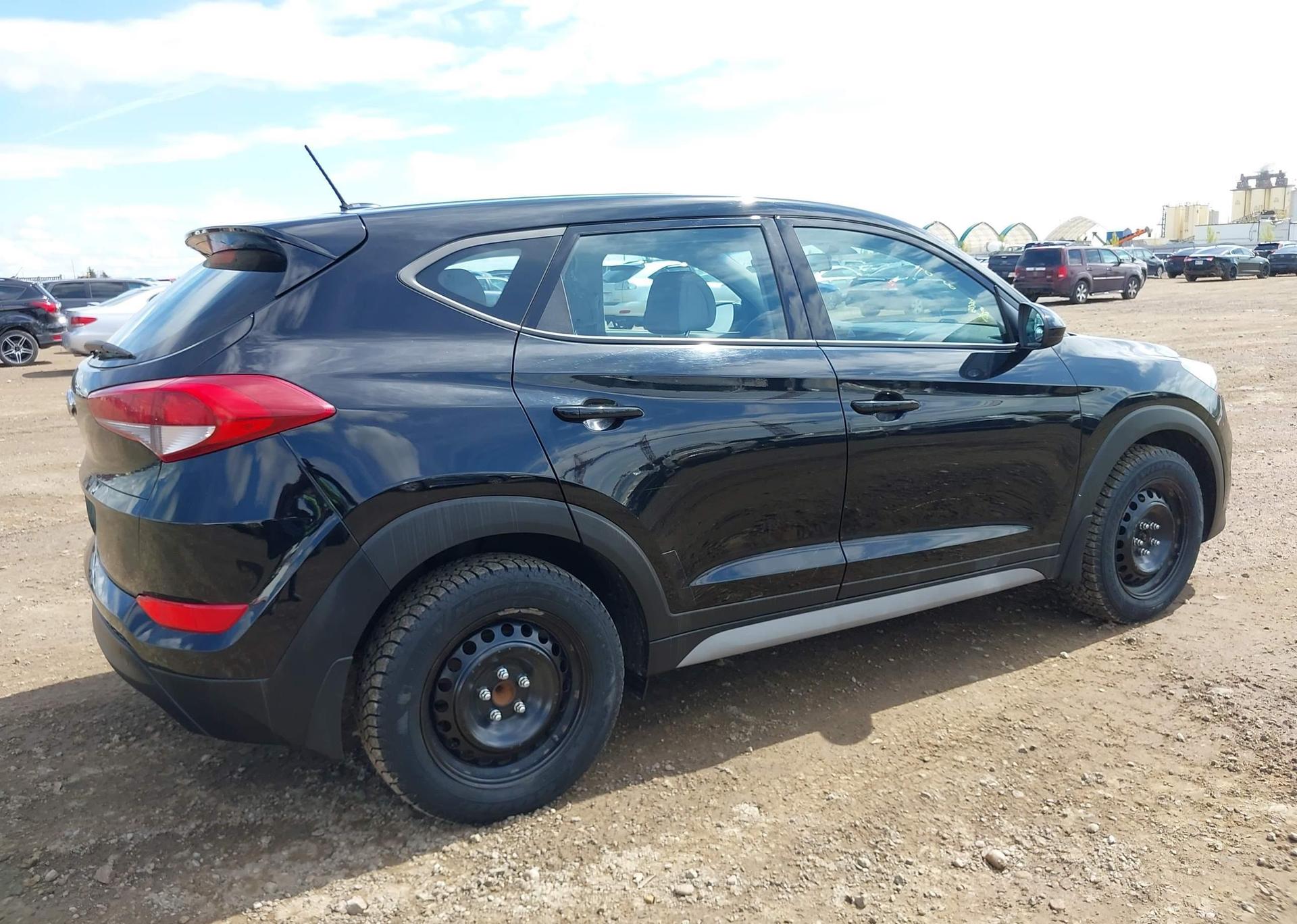 2017 HYUNDAI TUCSON SE