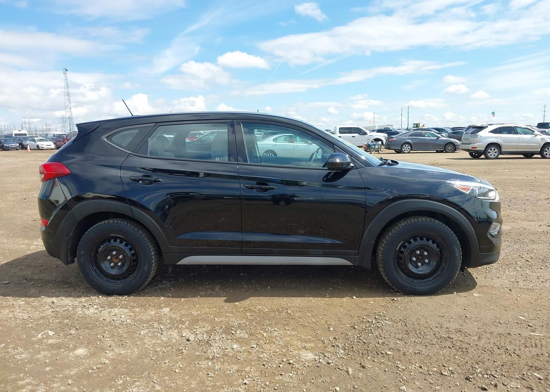 2017 HYUNDAI TUCSON SE