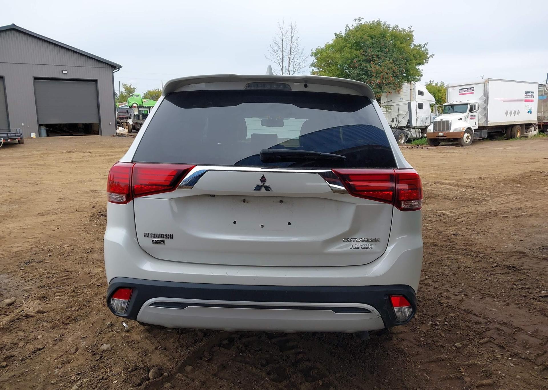 2019 MITSUBISHI OUTLANDER ES