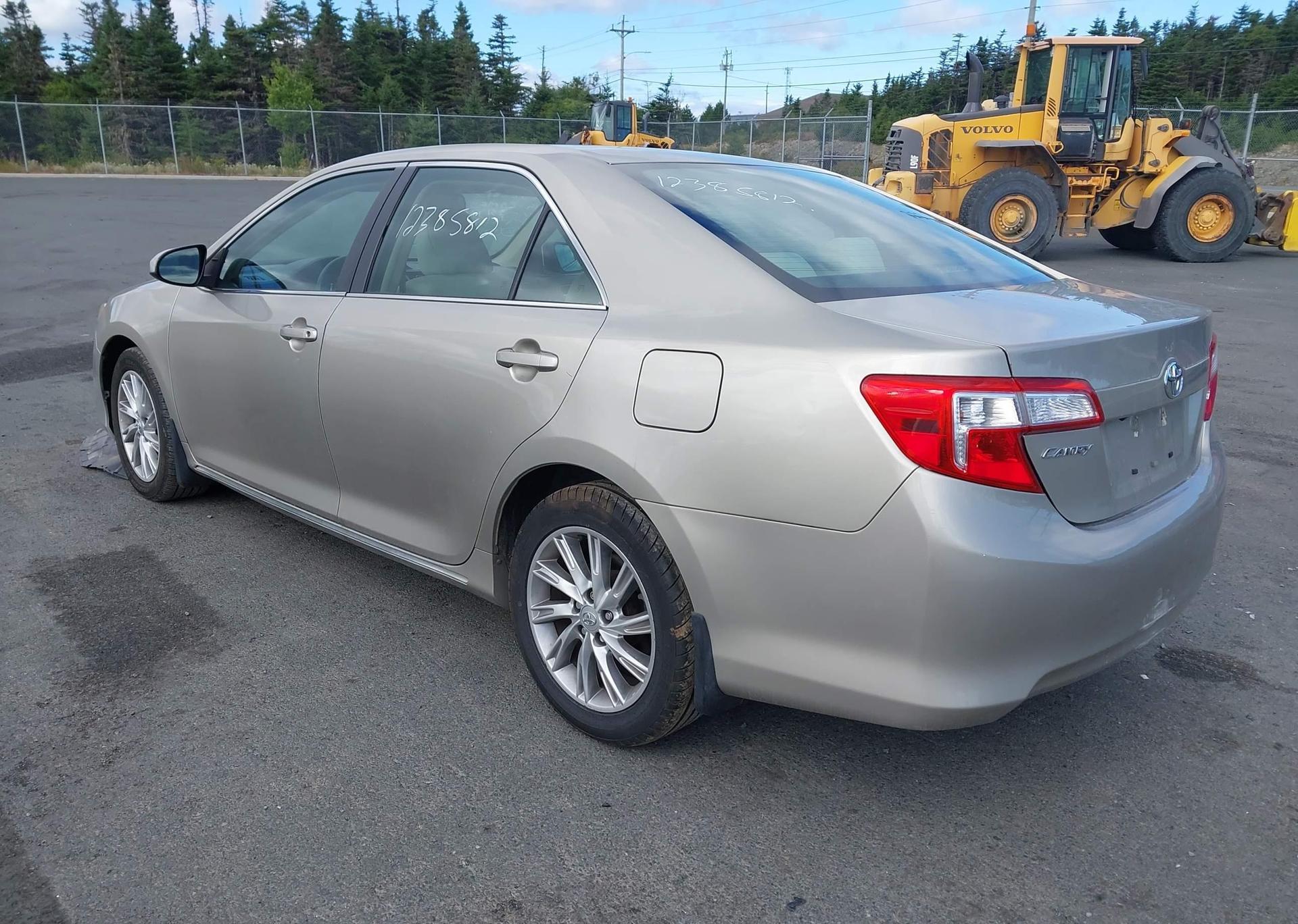 2014 TOYOTA CAMRY LE