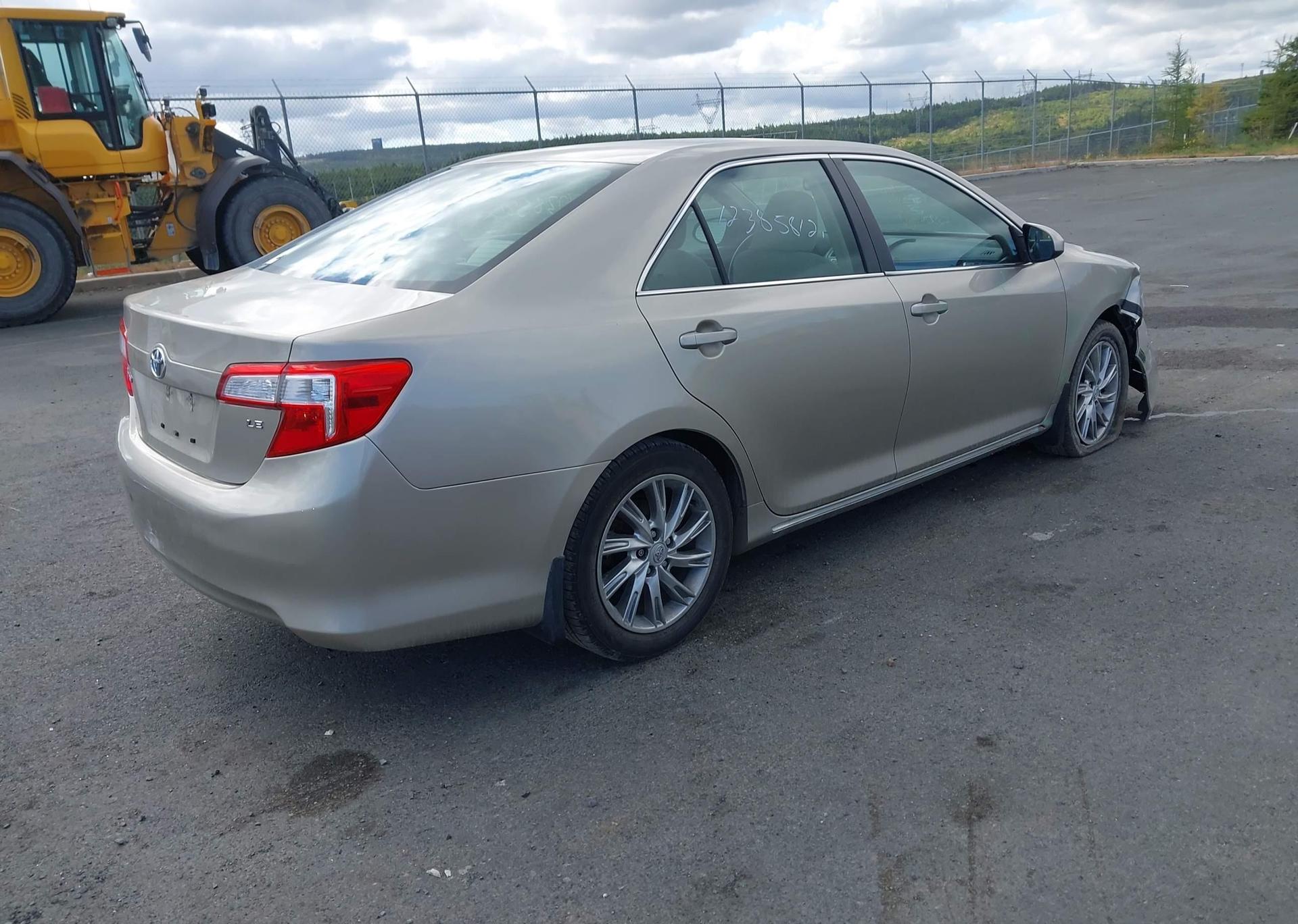 2014 TOYOTA CAMRY LE