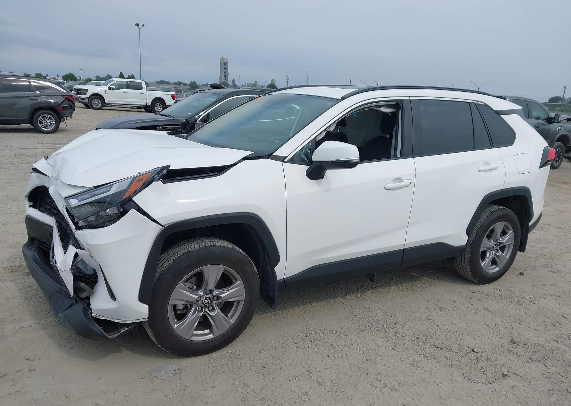 2022 TOYOTA RAV4 XLE