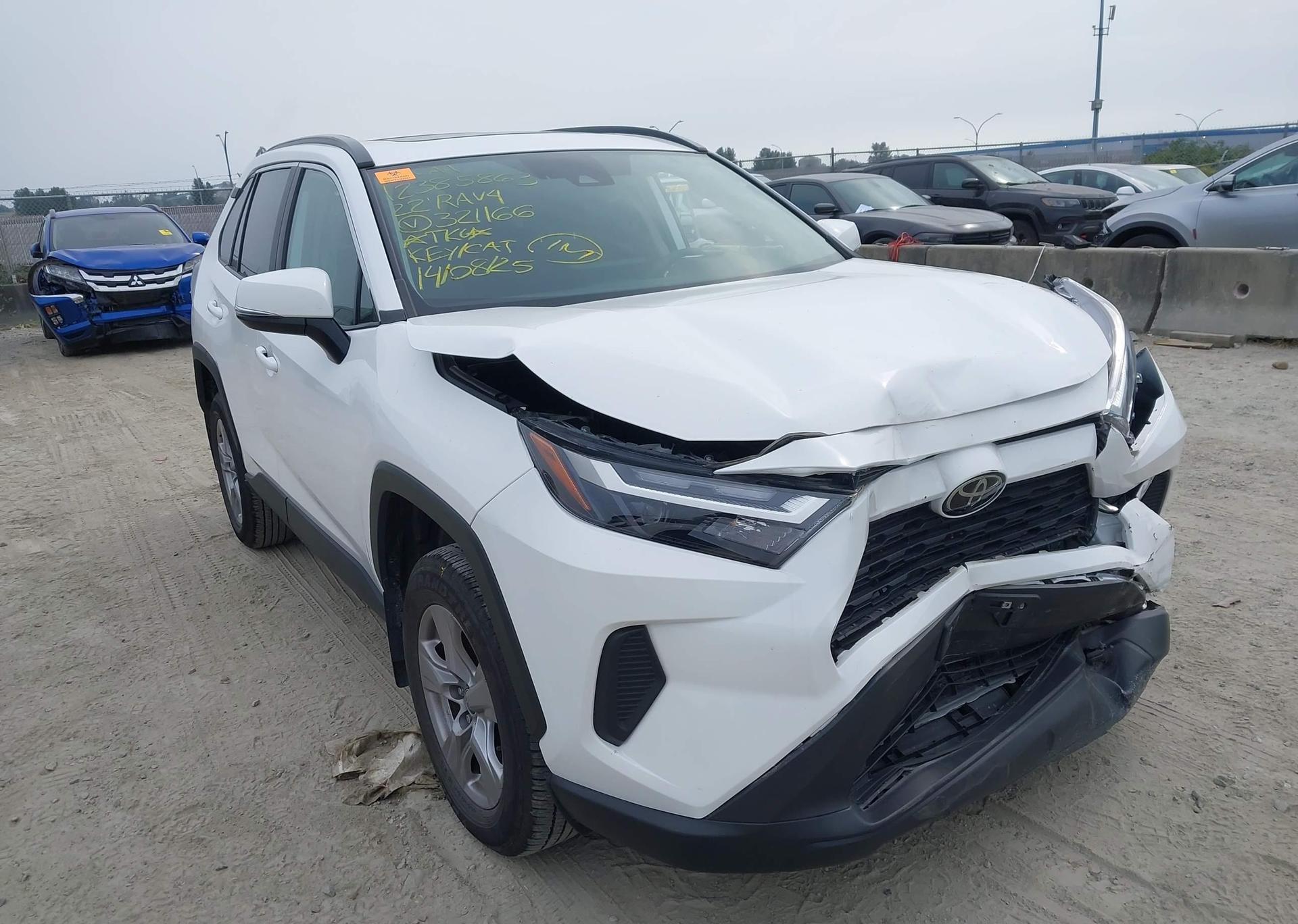 2022 TOYOTA RAV4 XLE