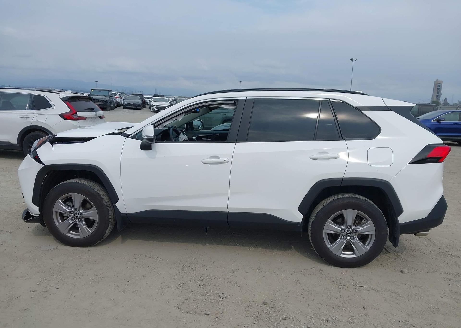 2022 TOYOTA RAV4 XLE