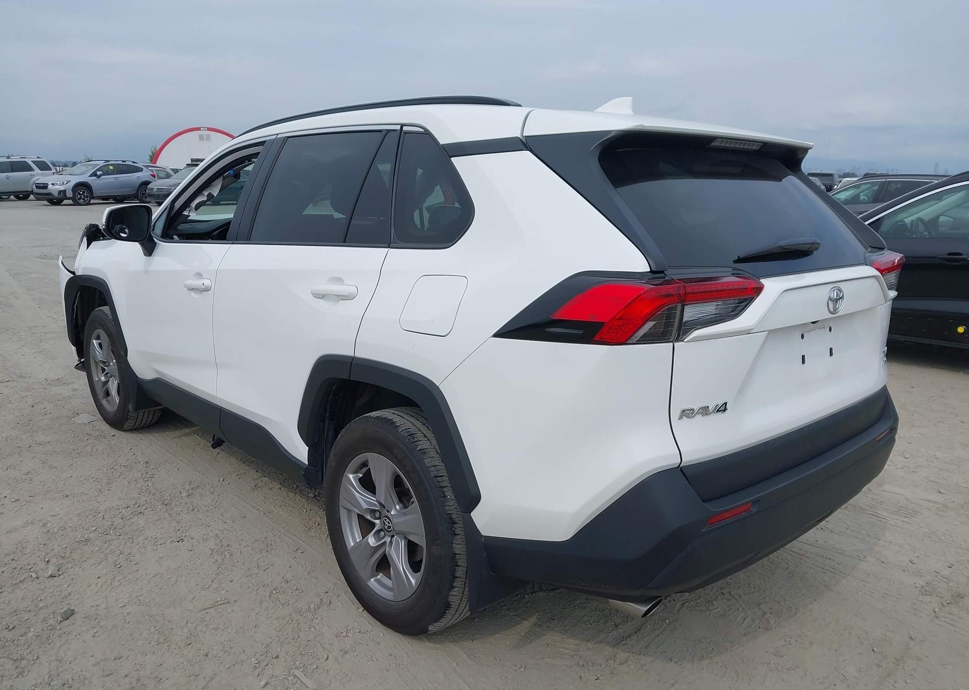 2022 TOYOTA RAV4 XLE