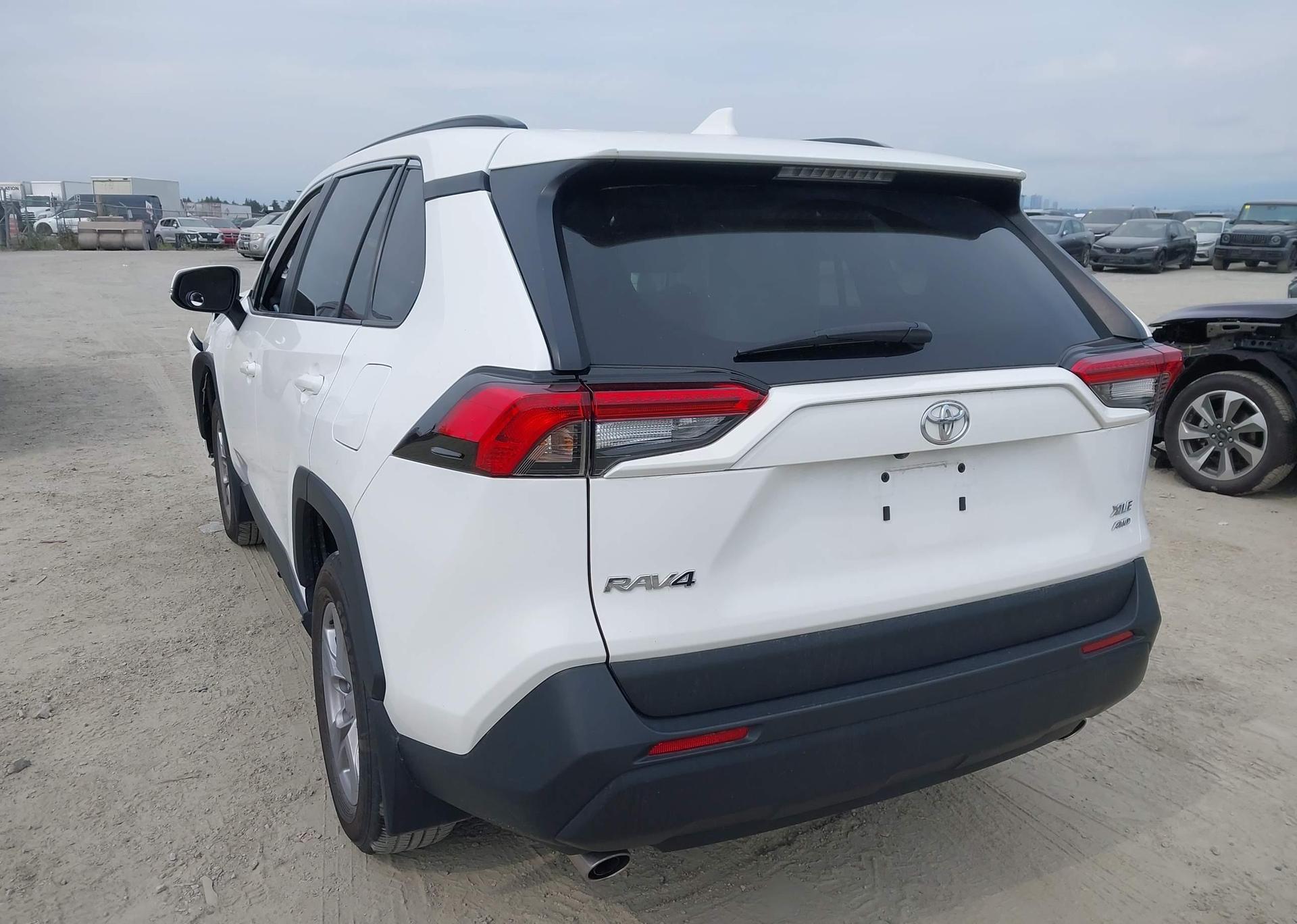 2022 TOYOTA RAV4 XLE