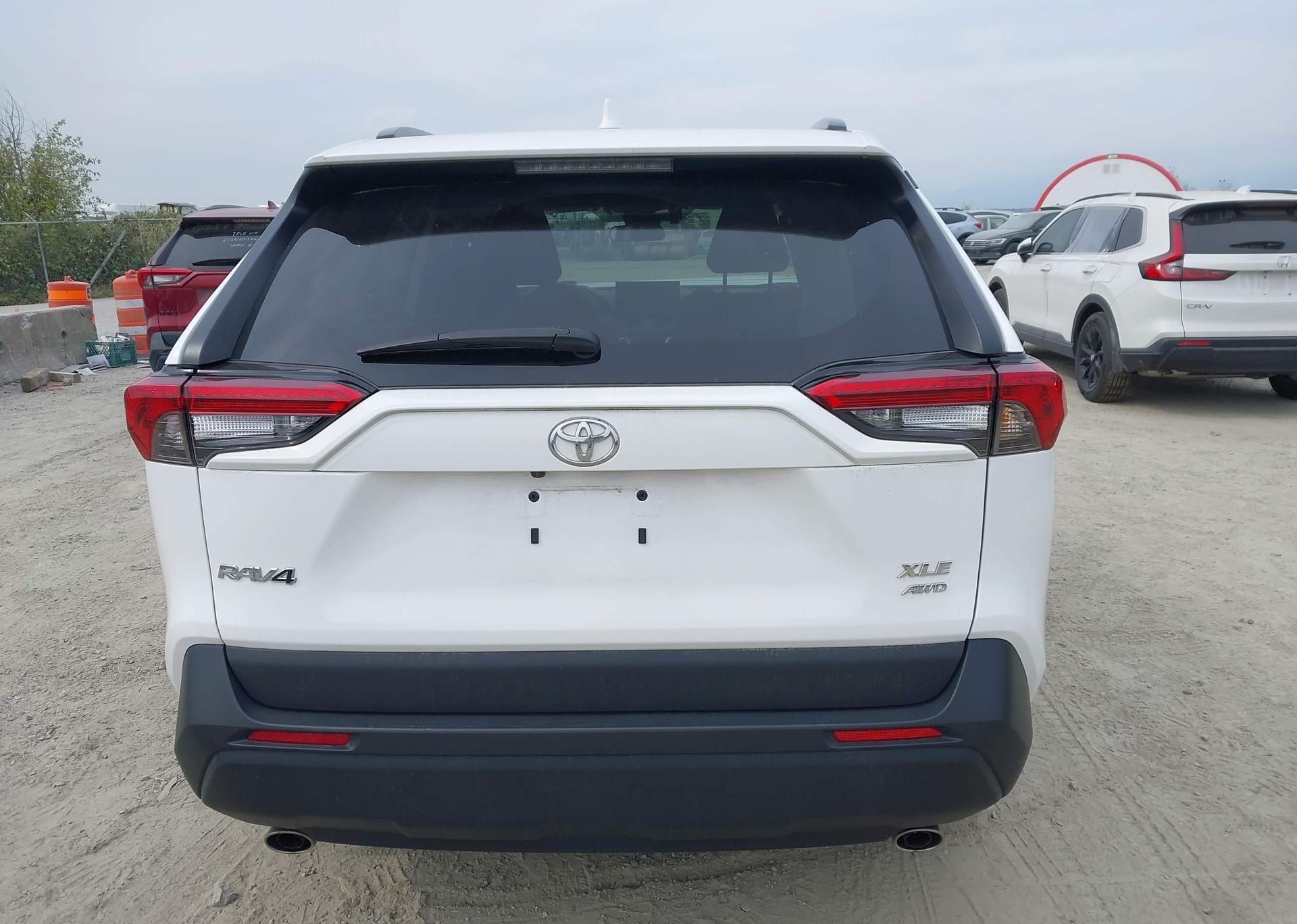2022 TOYOTA RAV4 XLE