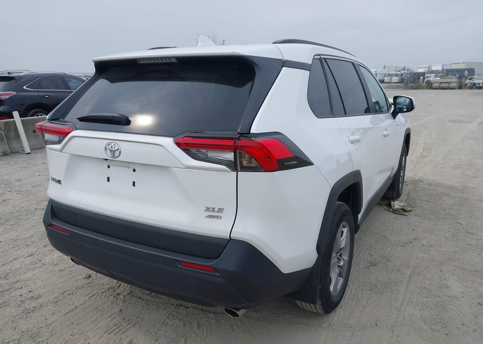 2022 TOYOTA RAV4 XLE