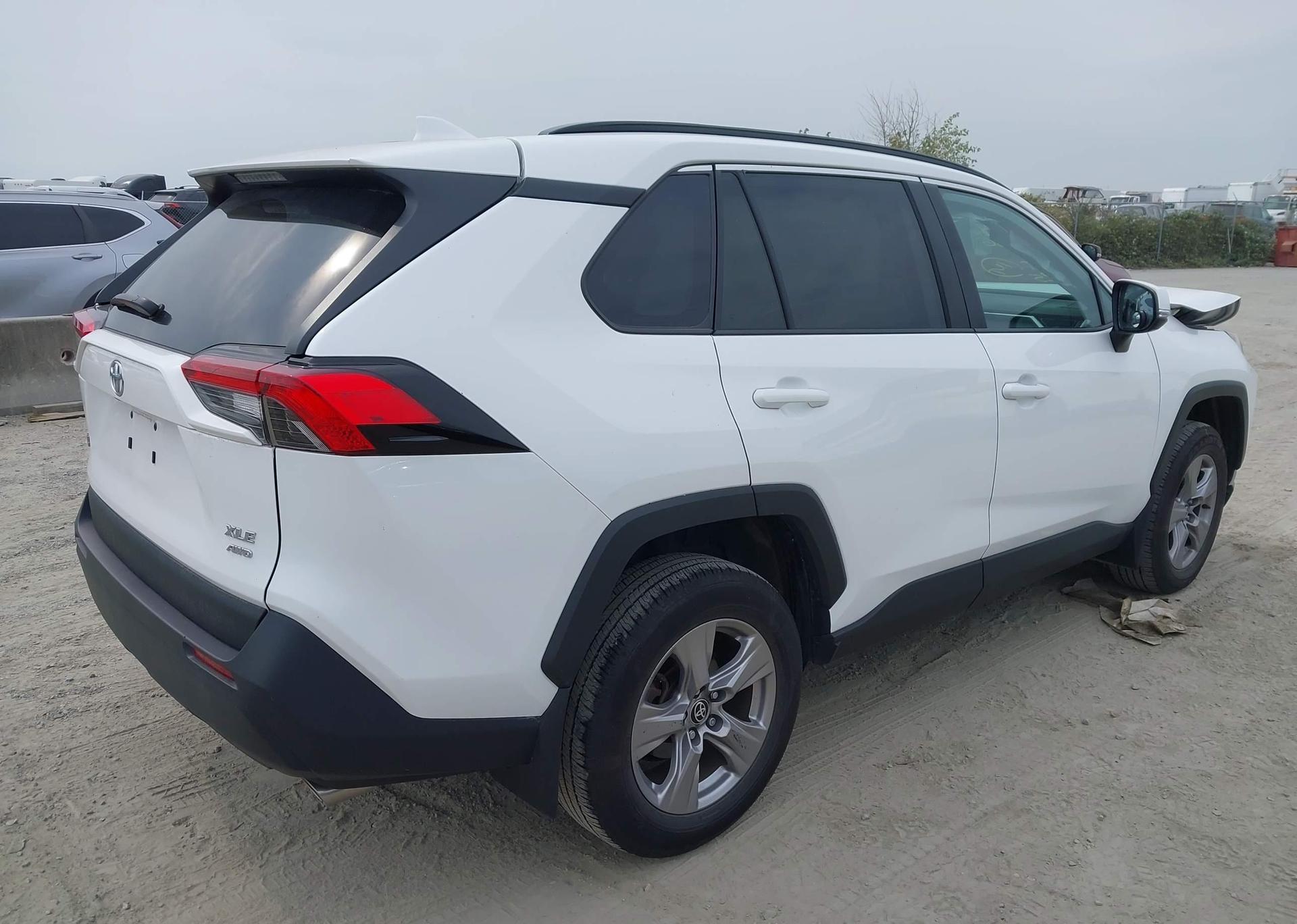 2022 TOYOTA RAV4 XLE