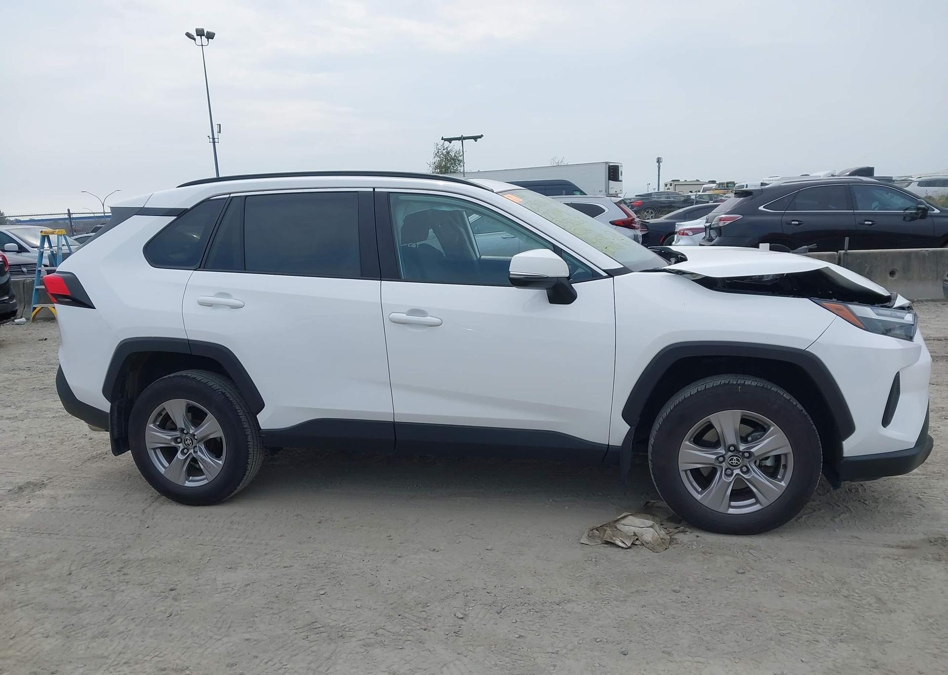 2022 TOYOTA RAV4 XLE