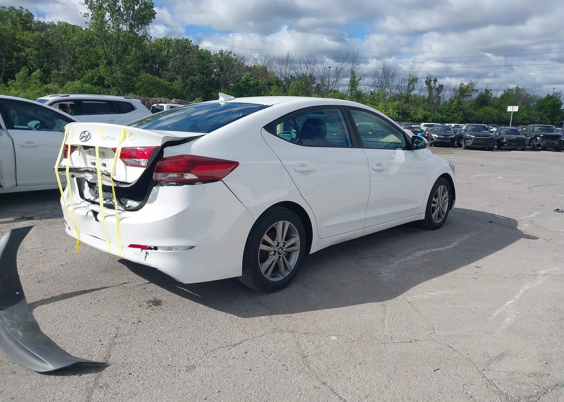 2017 HYUNDAI ELANTRA SE