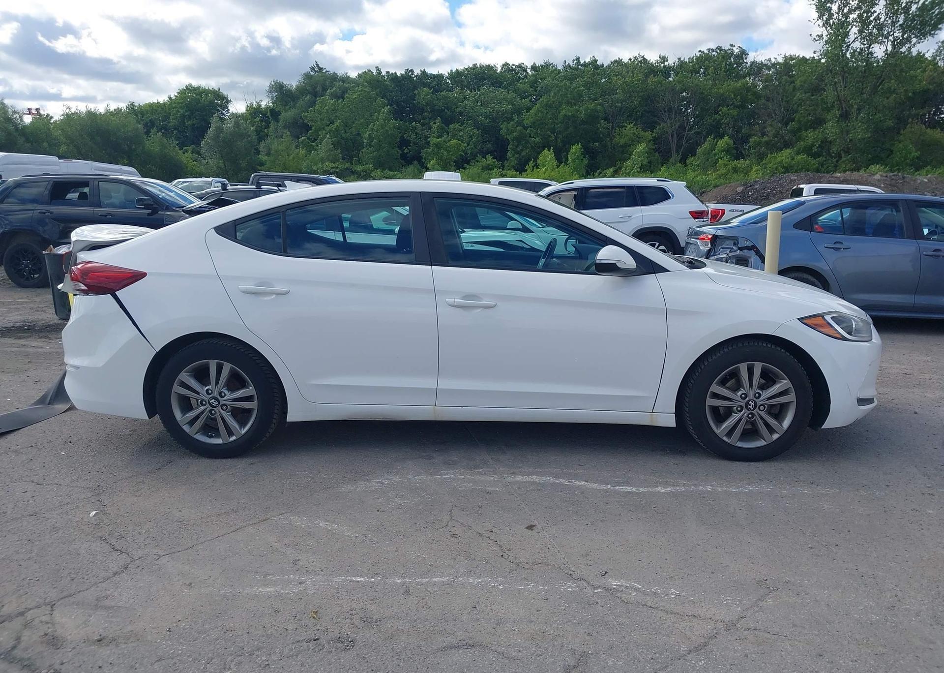 2017 HYUNDAI ELANTRA SE