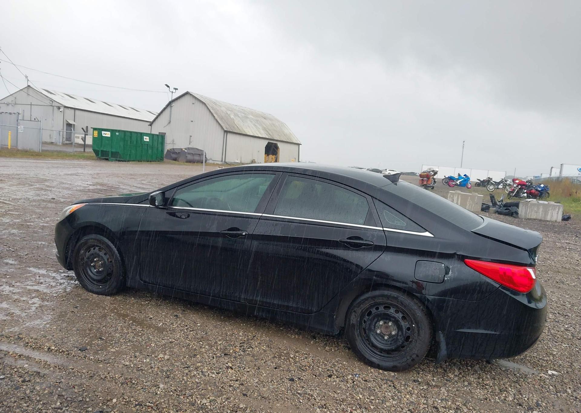 2011 HYUNDAI SONATA GL