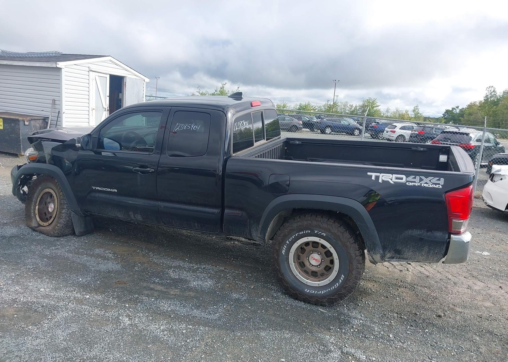 2016 TOYOTA TACOMA SR5