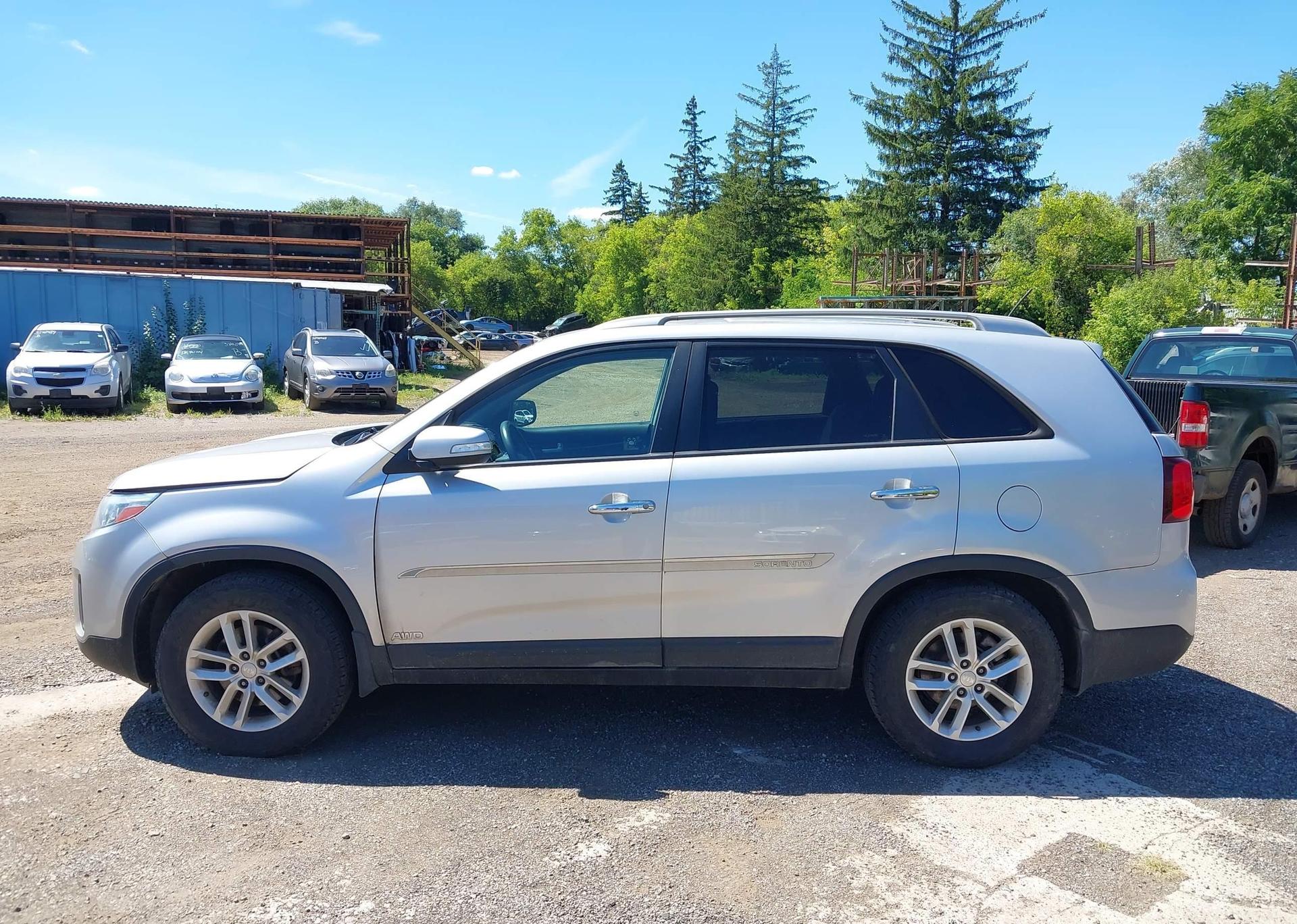 2015 KIA SORENTO LX
