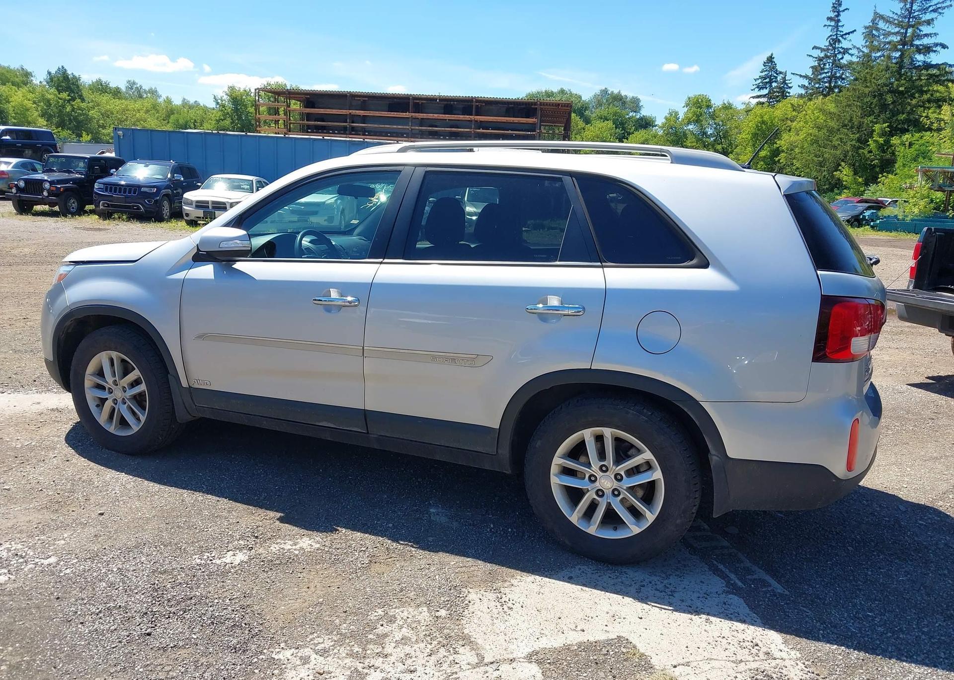 2015 KIA SORENTO LX