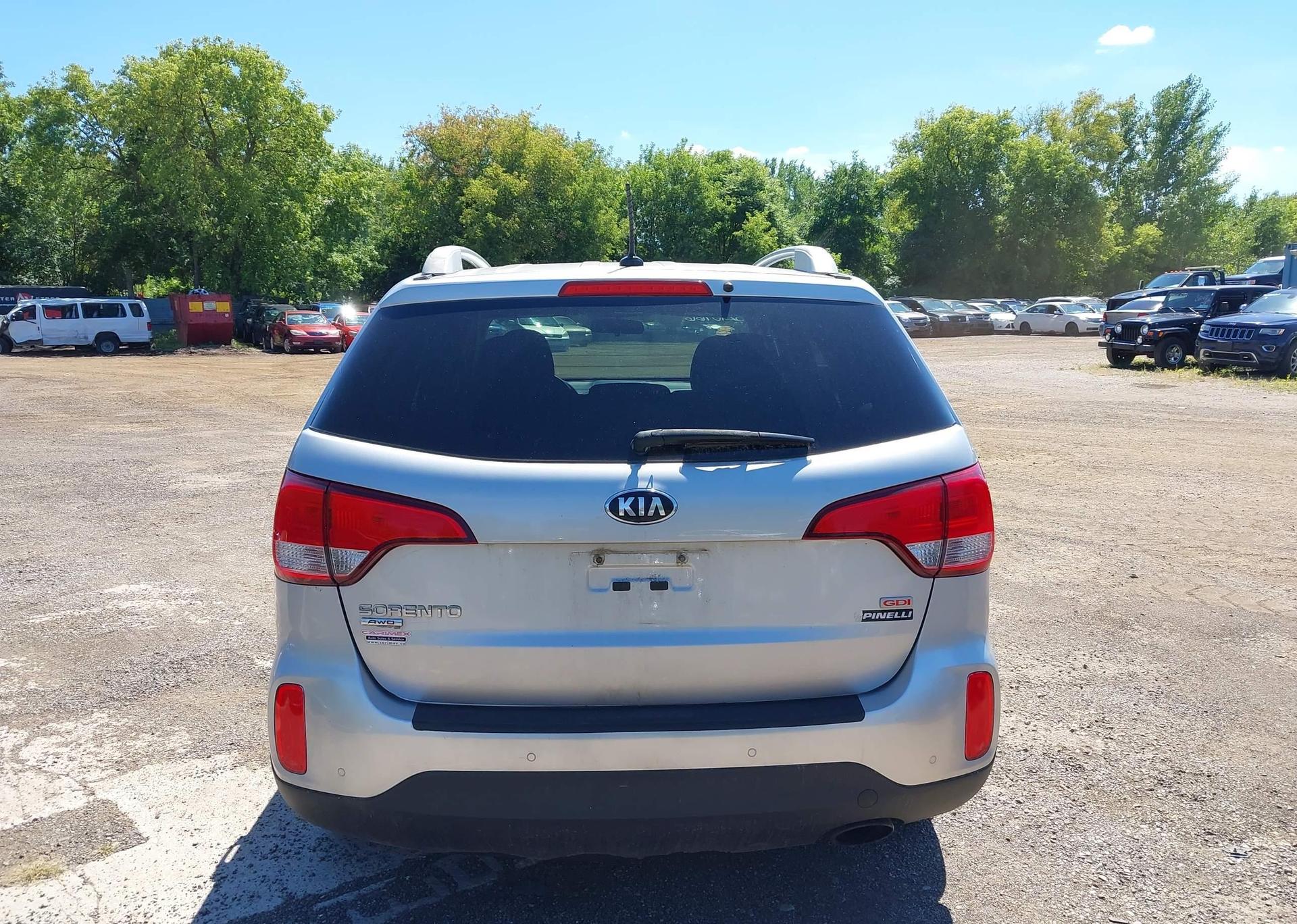 2015 KIA SORENTO LX
