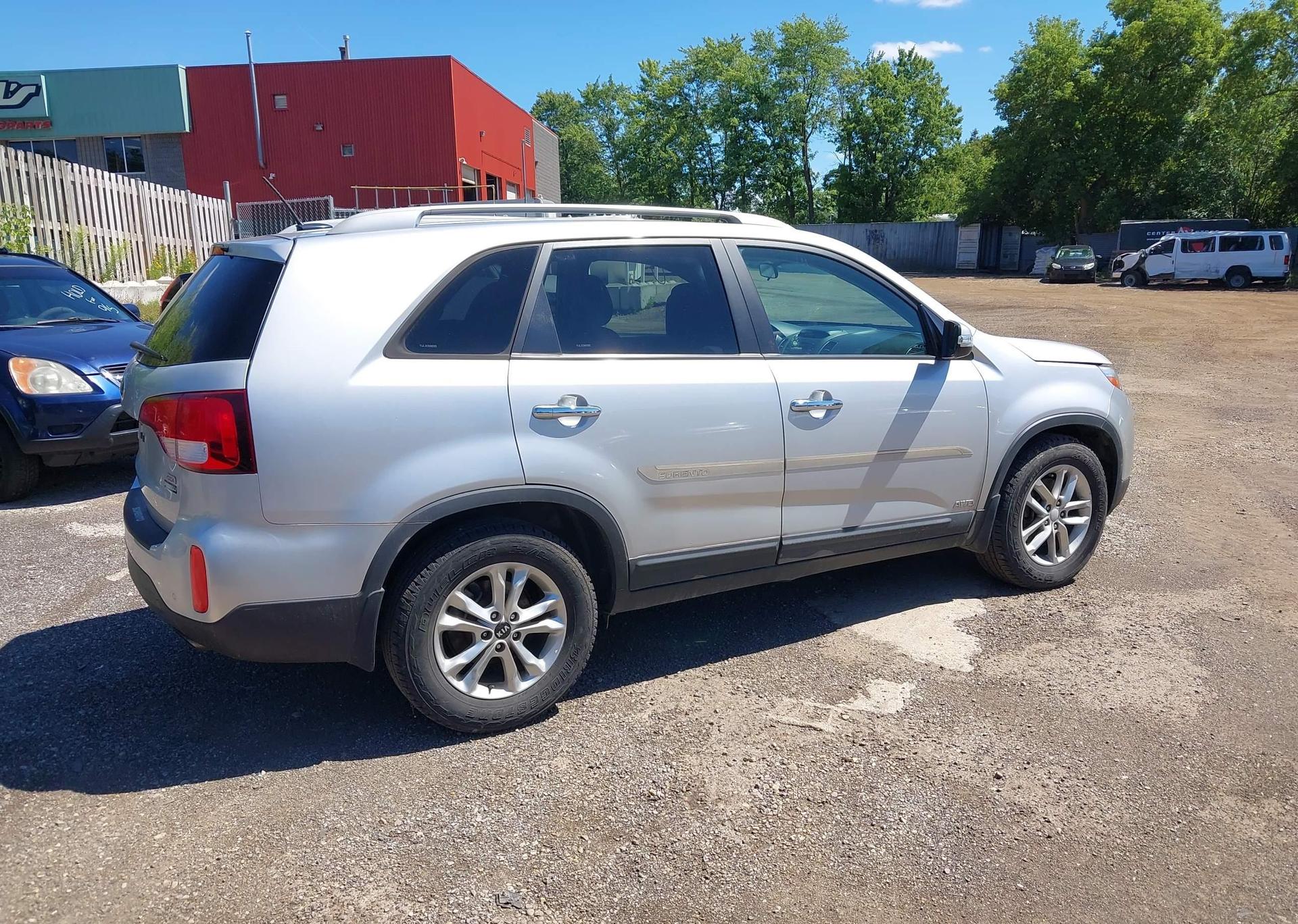 2015 KIA SORENTO LX