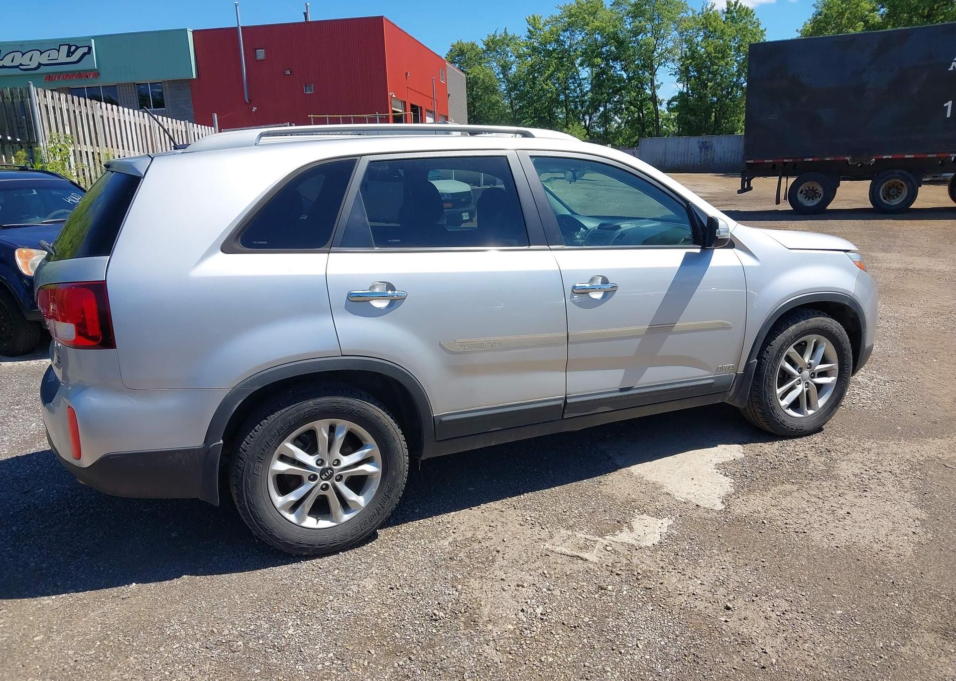 2015 KIA SORENTO LX
