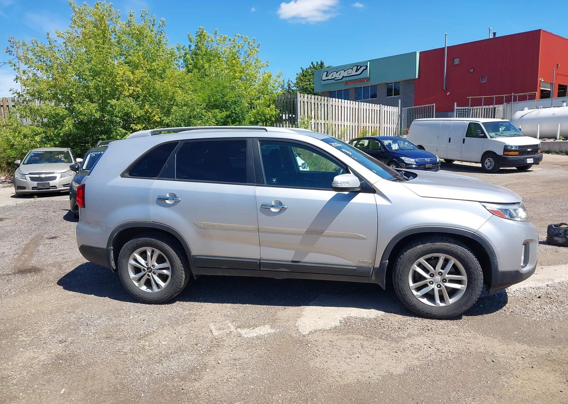 2015 KIA SORENTO LX