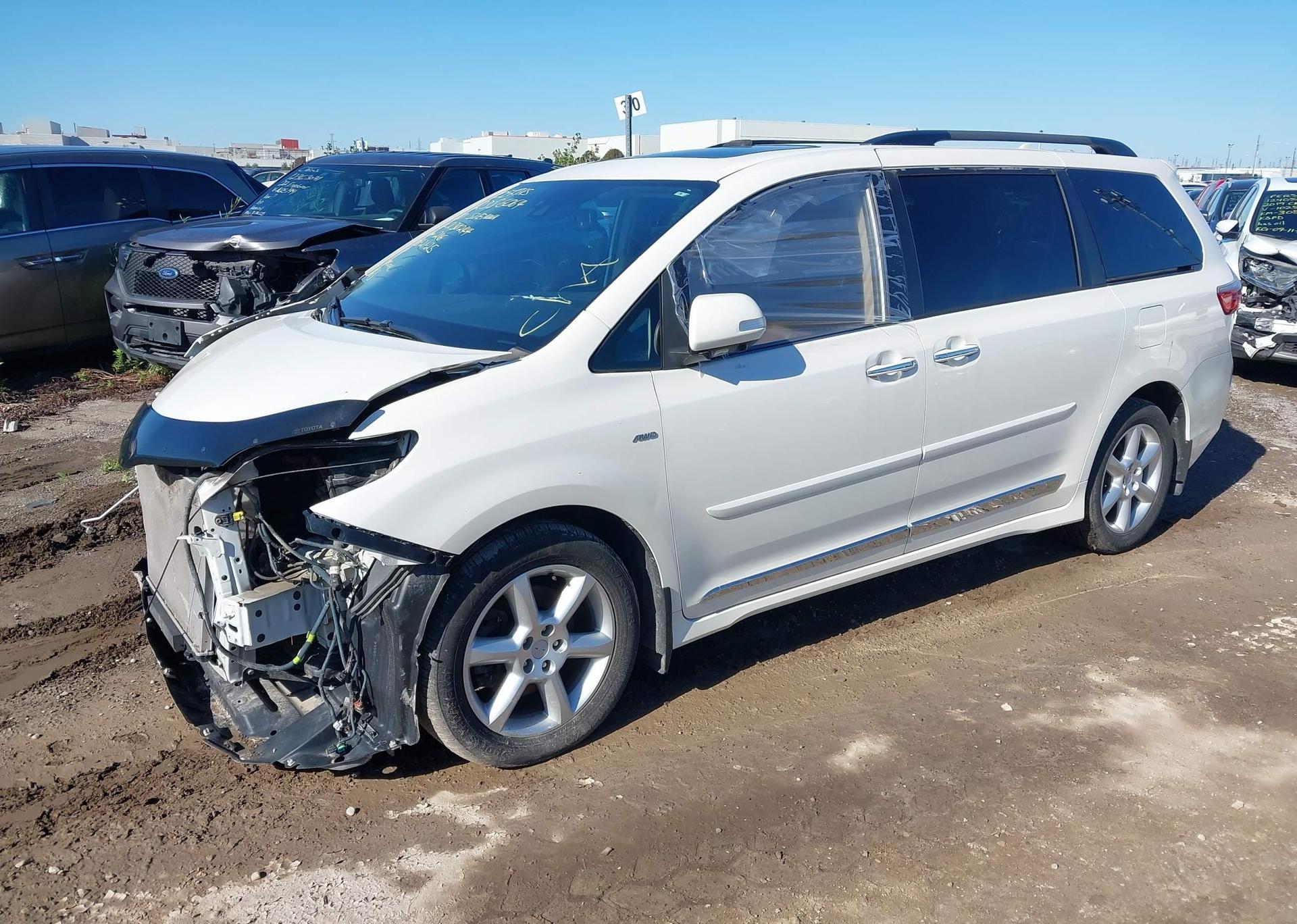 2020 TOYOTA SIENNA XLE