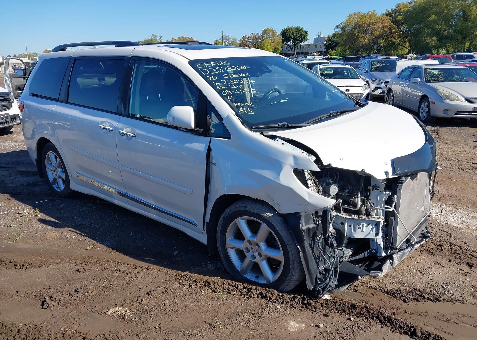 2020 TOYOTA SIENNA XLE