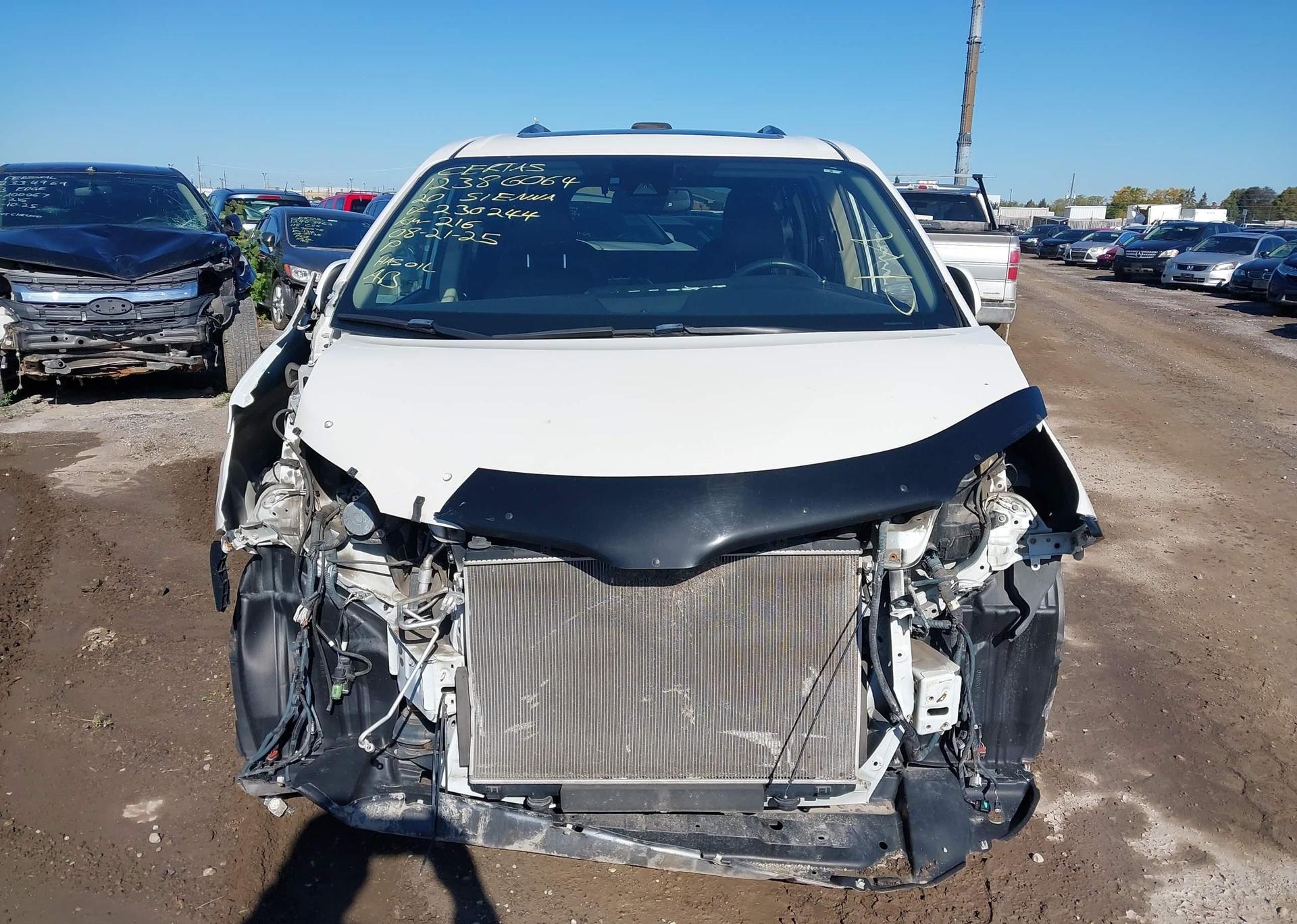 2020 TOYOTA SIENNA XLE