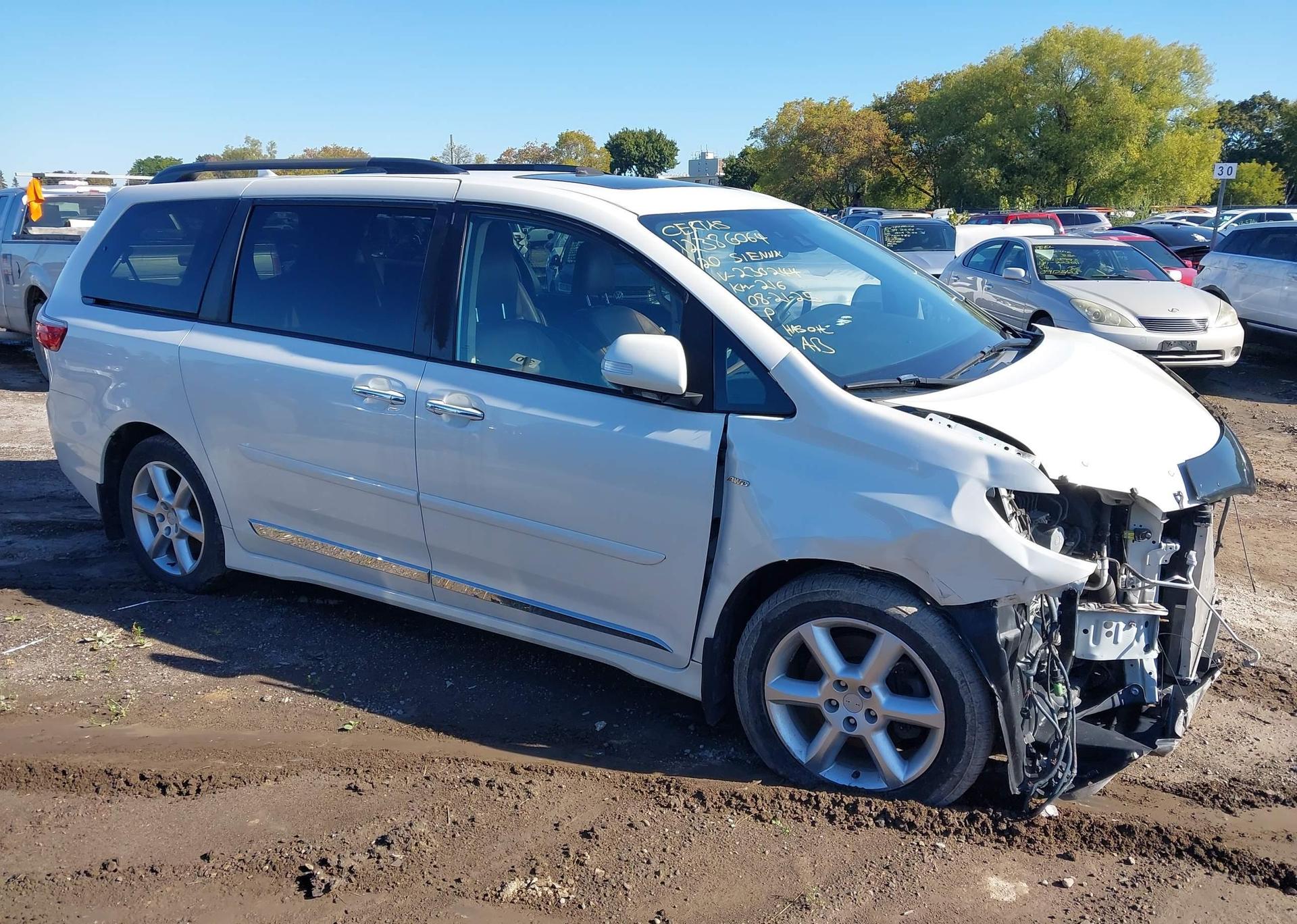 2020 TOYOTA SIENNA XLE