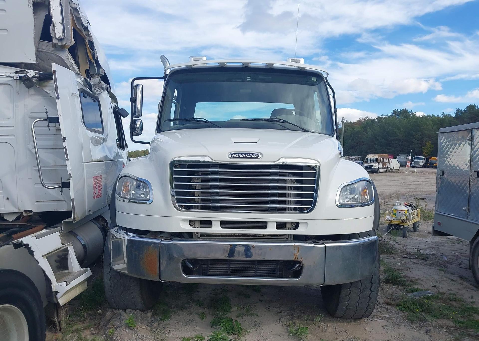 2021 FREIGHTLINER M2 106