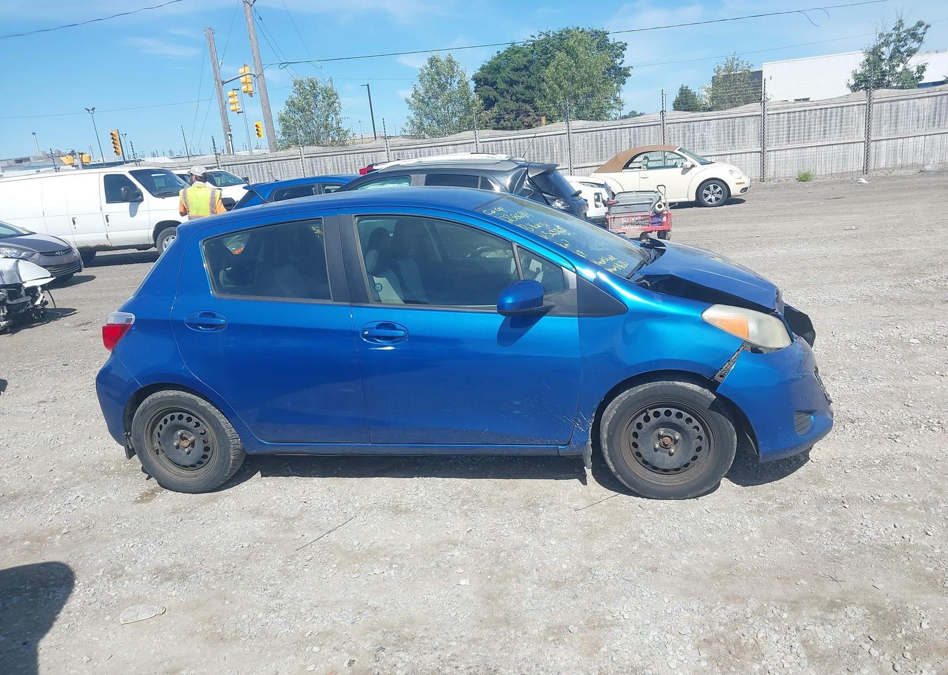 2013 TOYOTA YARIS LE