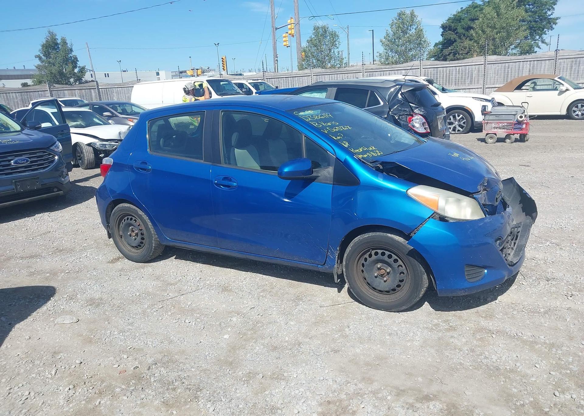 2013 TOYOTA YARIS LE