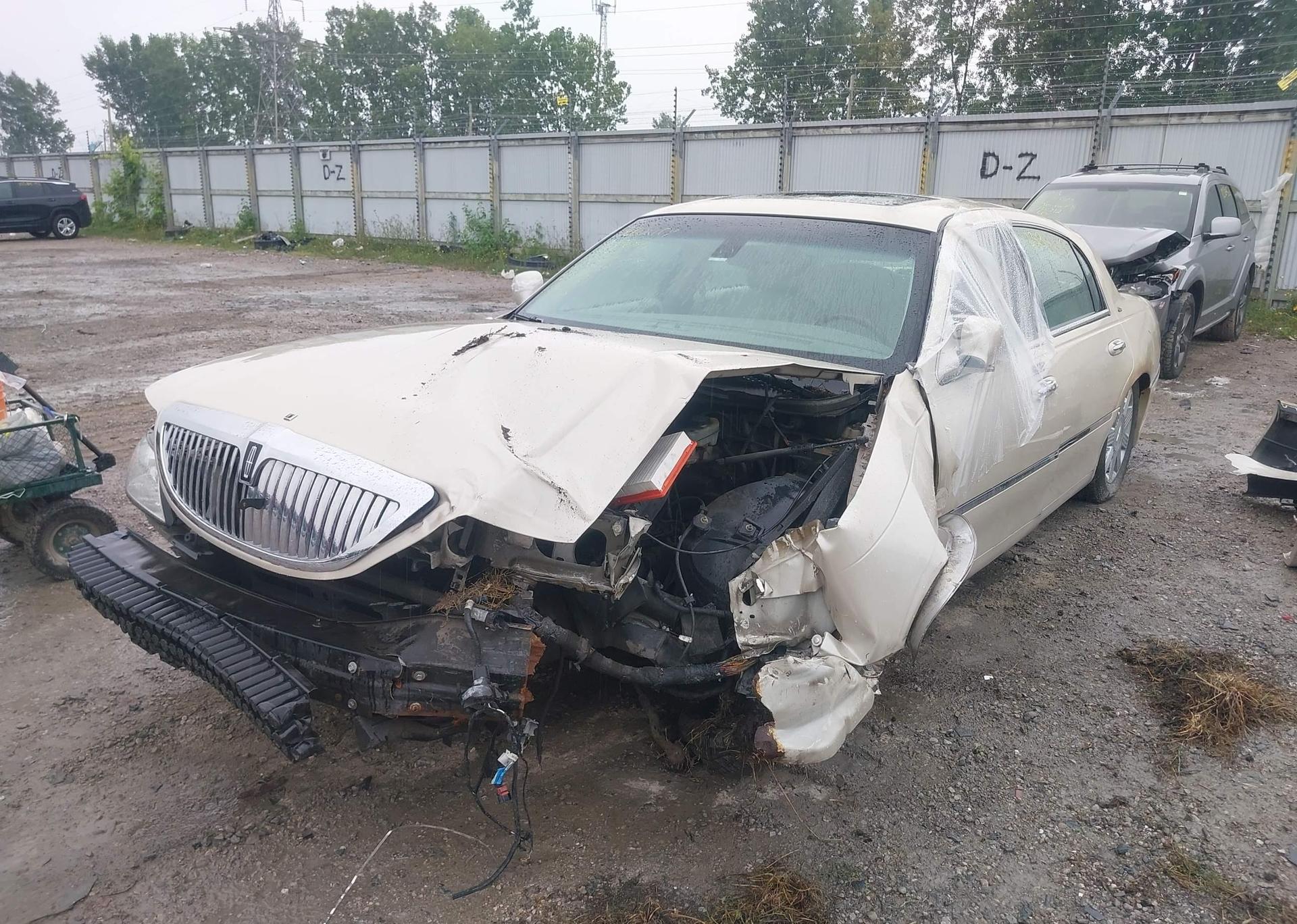 2003 LINCOLN TOWN CAR CARTIER