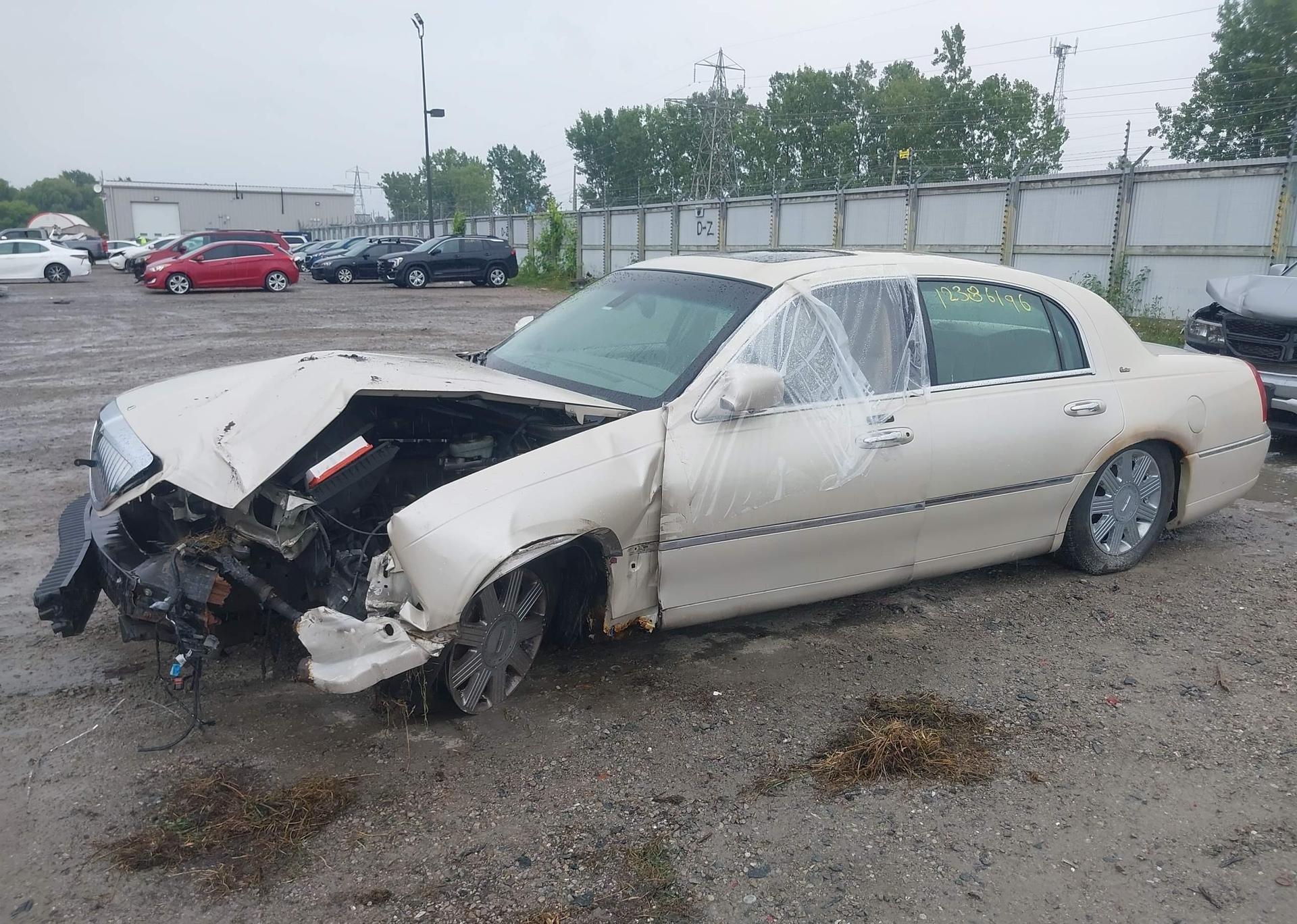 2003 LINCOLN TOWN CAR CARTIER