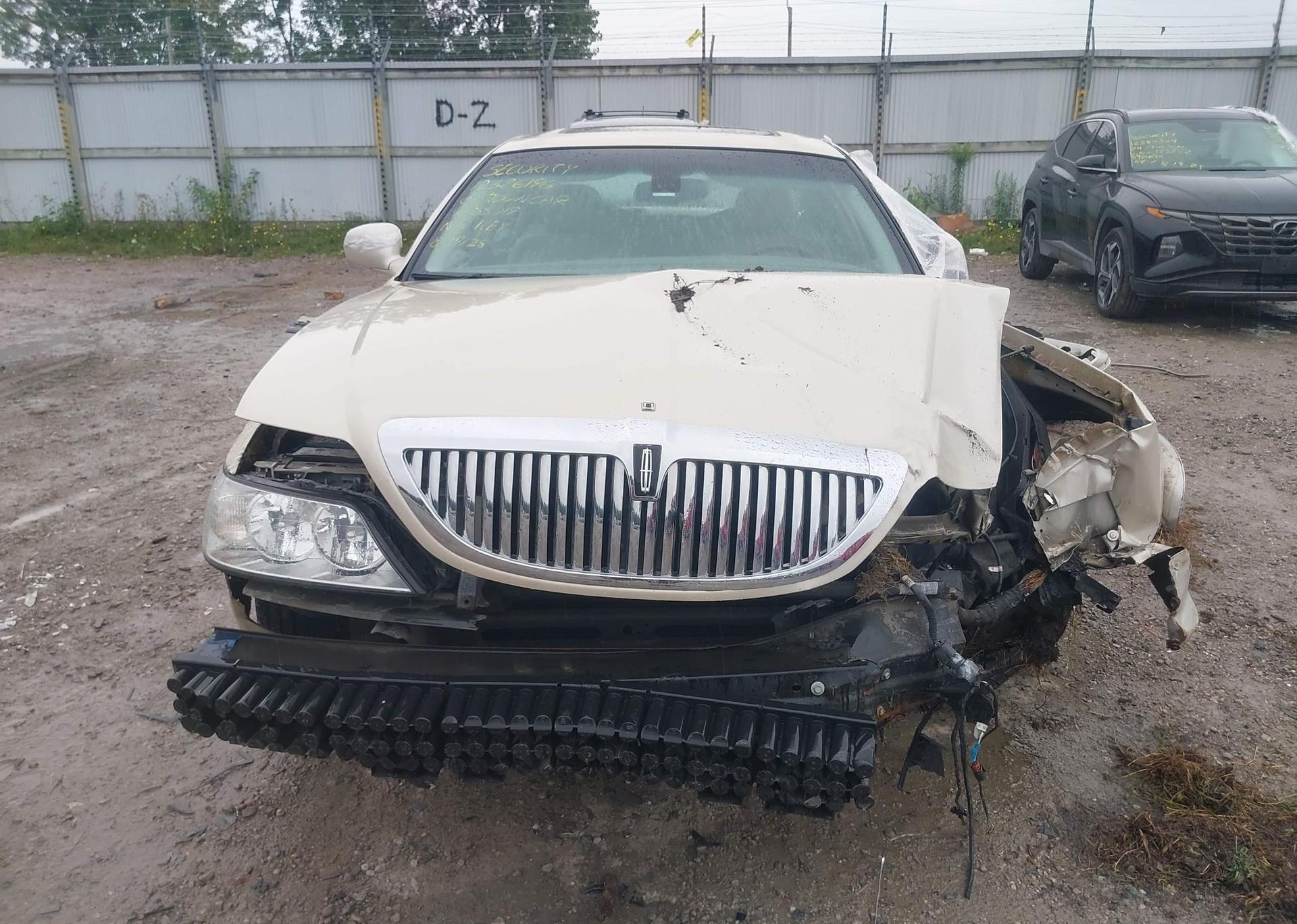 2003 LINCOLN TOWN CAR CARTIER
