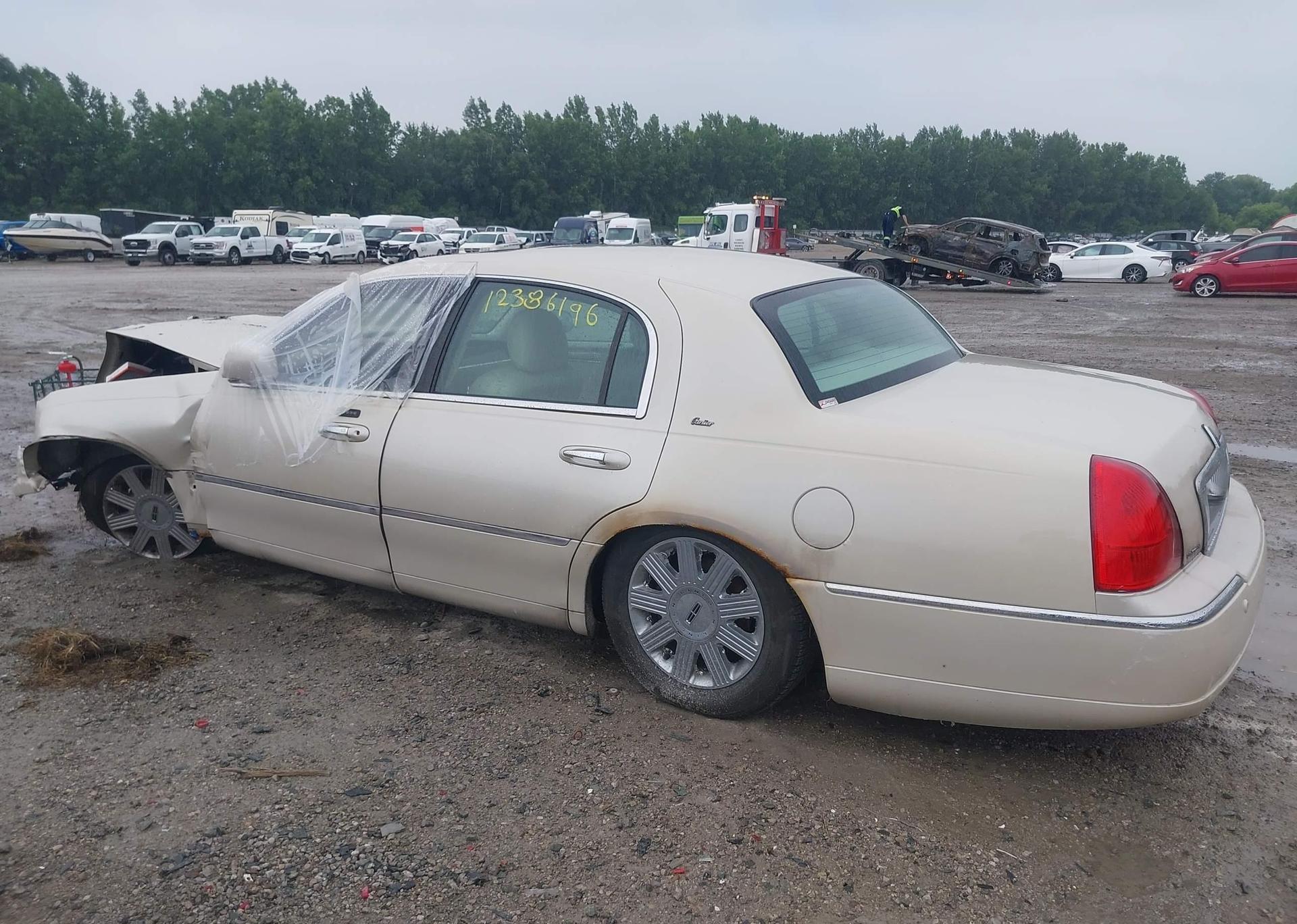 2003 LINCOLN TOWN CAR CARTIER