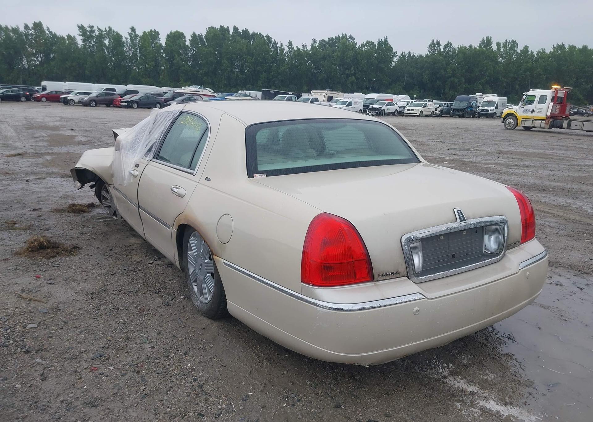 2003 LINCOLN TOWN CAR CARTIER