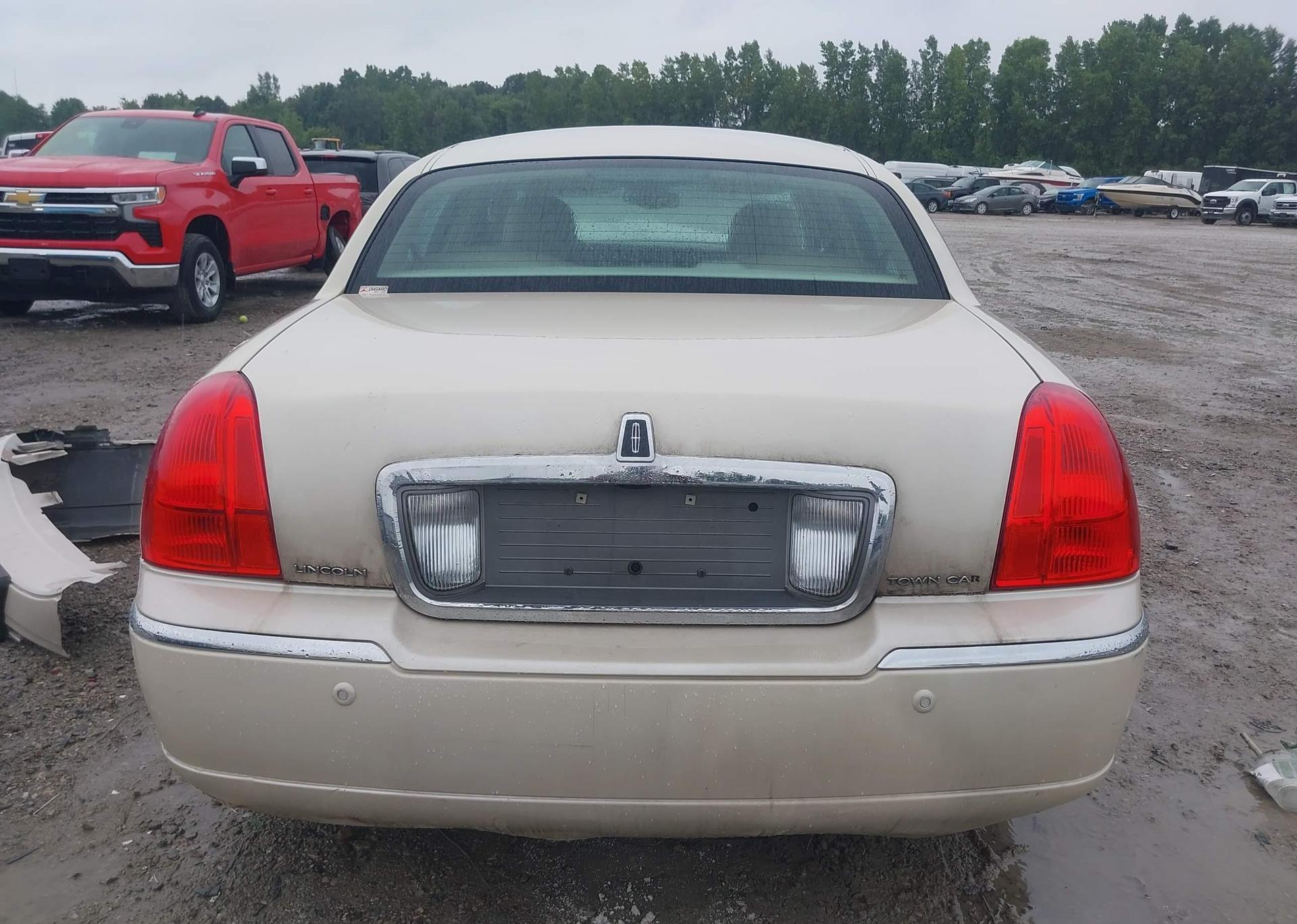 2003 LINCOLN TOWN CAR CARTIER