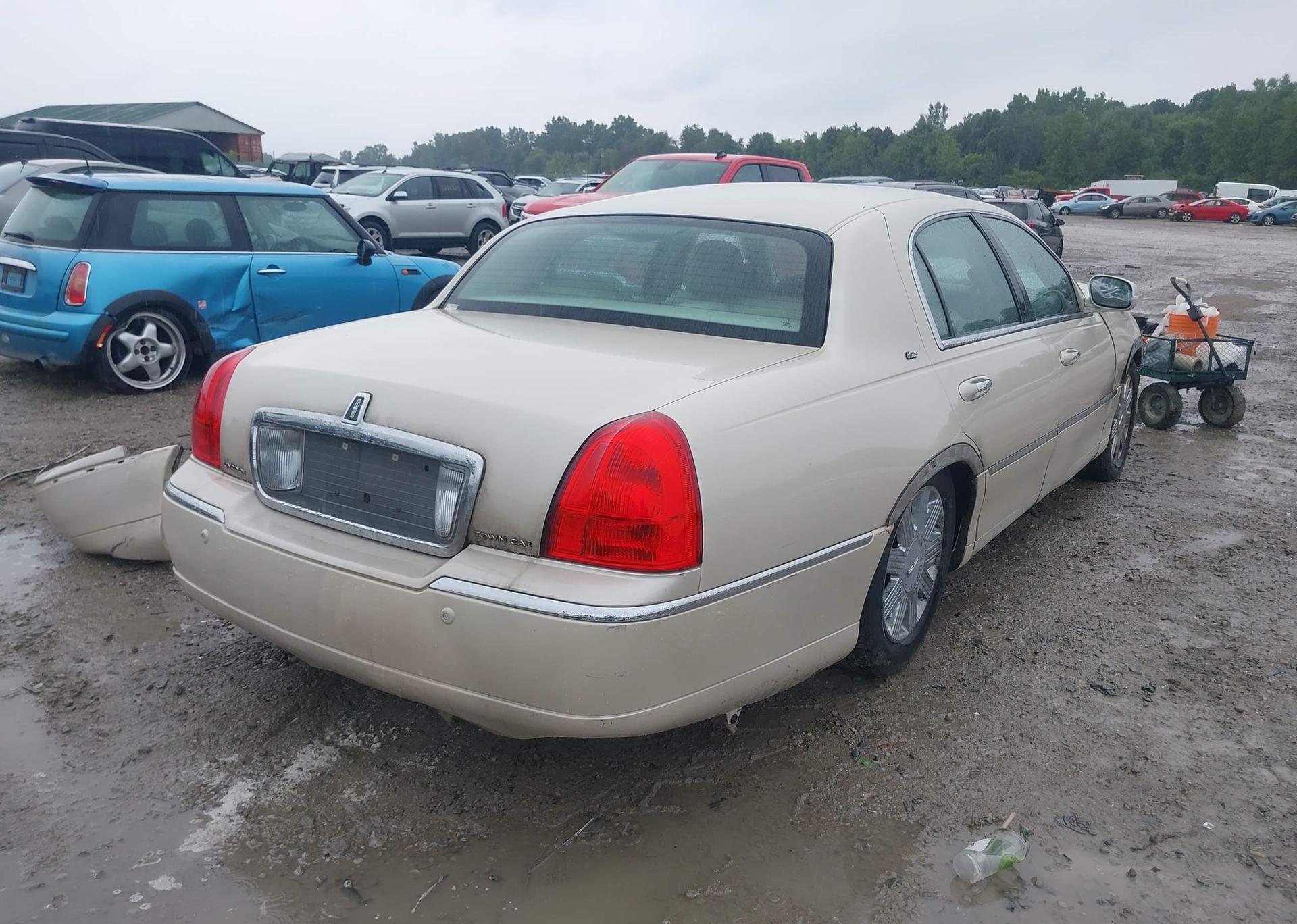 2003 LINCOLN TOWN CAR CARTIER