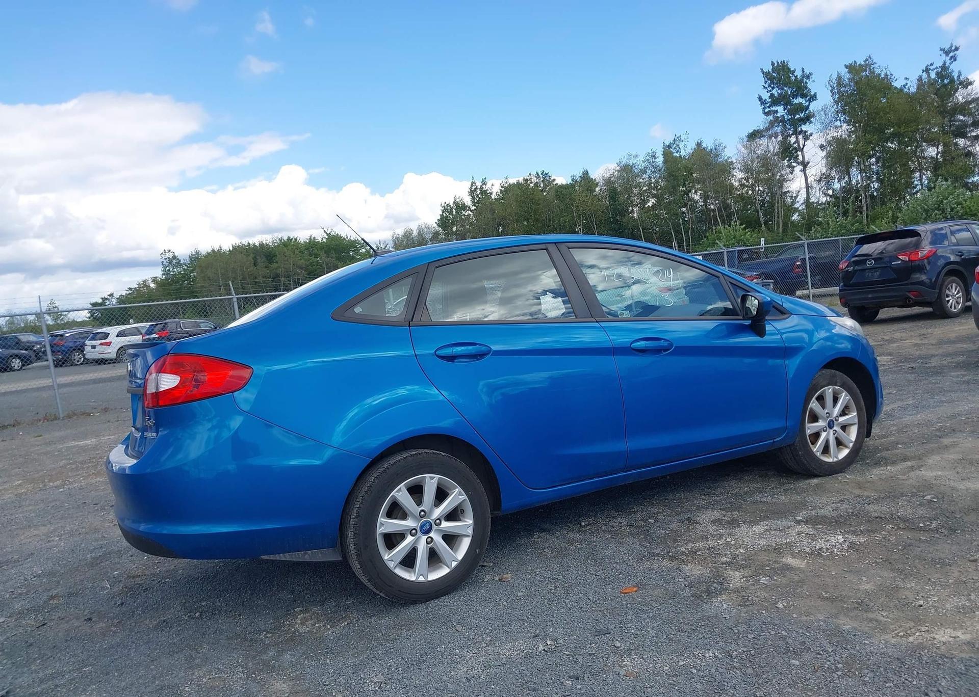 2013 FORD FIESTA SE