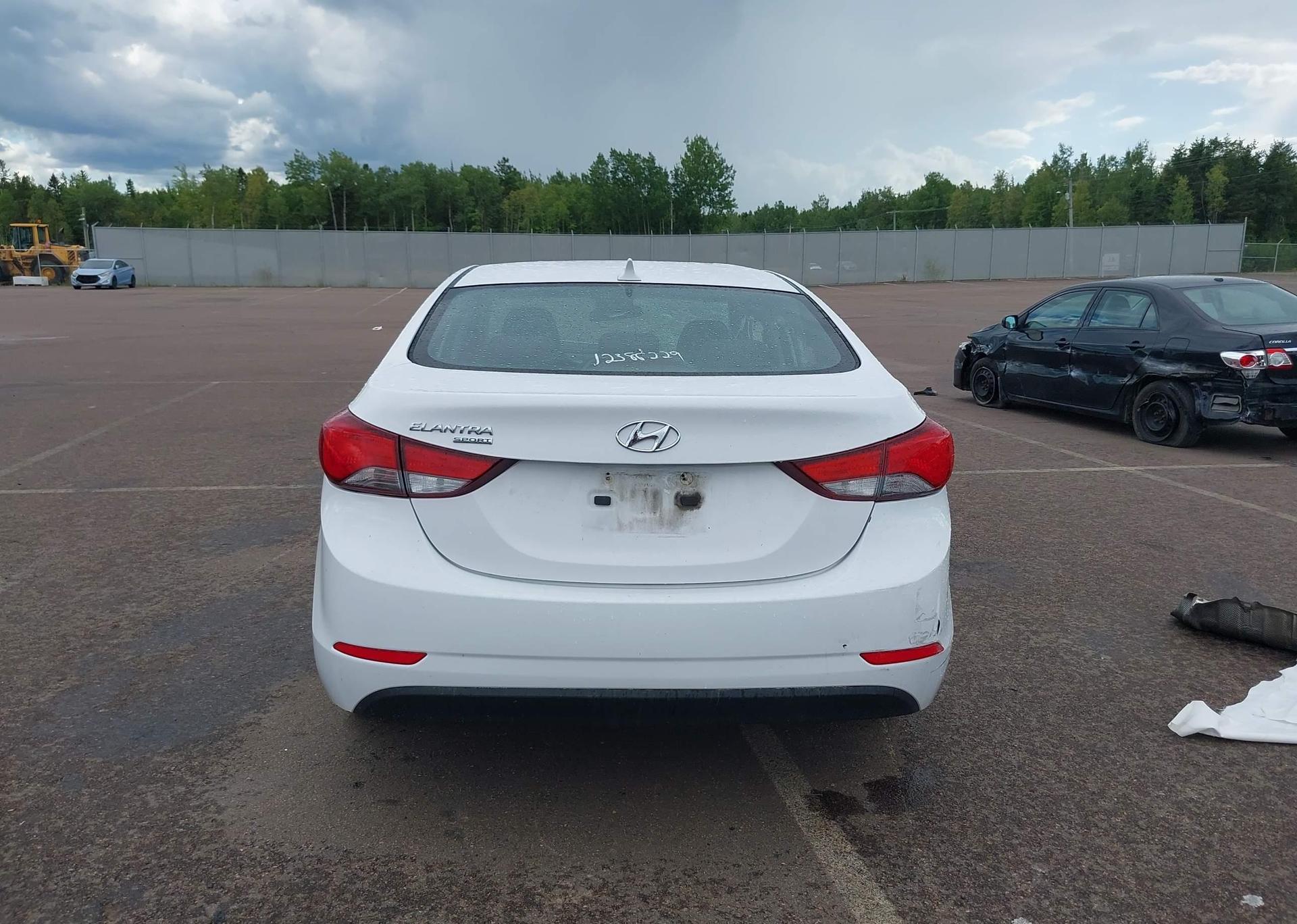 2015 HYUNDAI ELANTRA SE