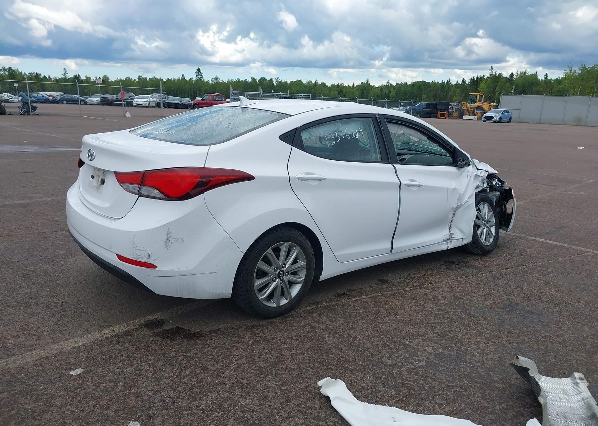 2015 HYUNDAI ELANTRA SE