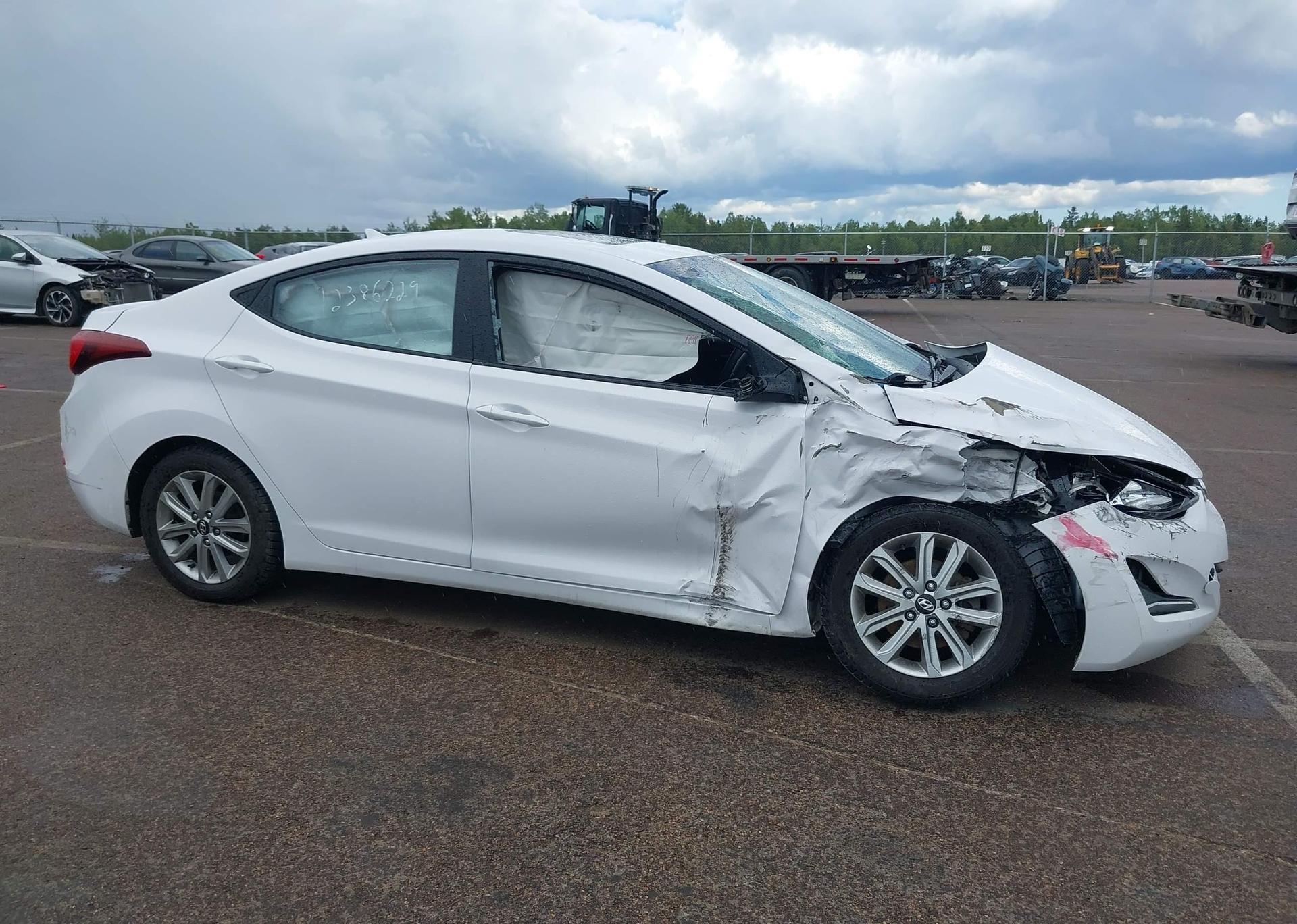 2015 HYUNDAI ELANTRA SE