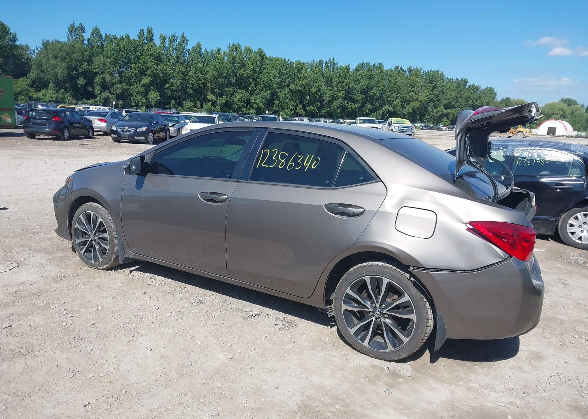 2018 TOYOTA COROLLA SE