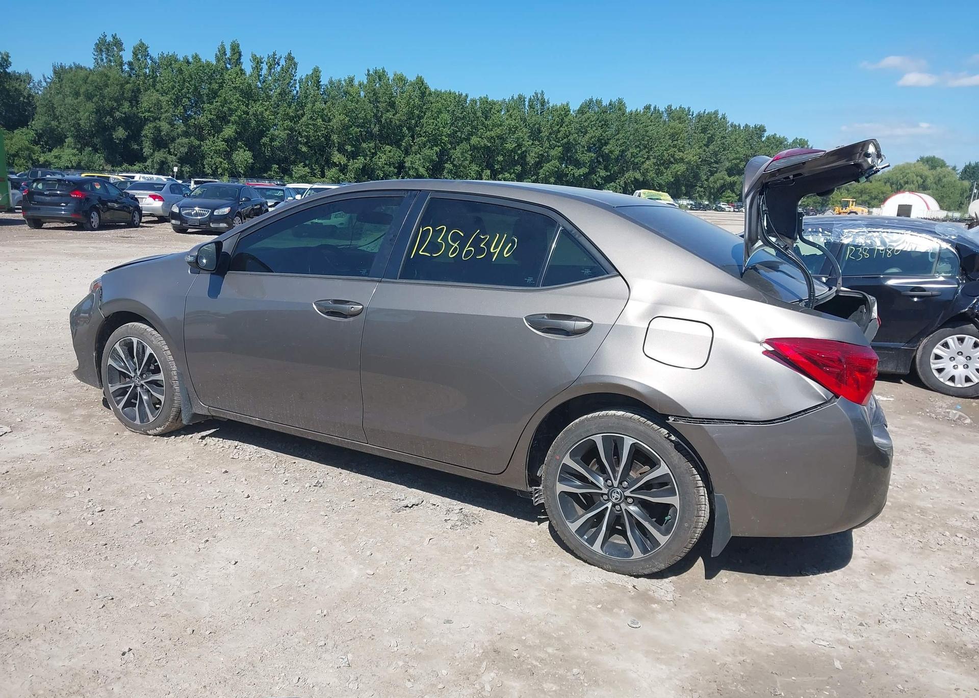 2018 TOYOTA COROLLA SE