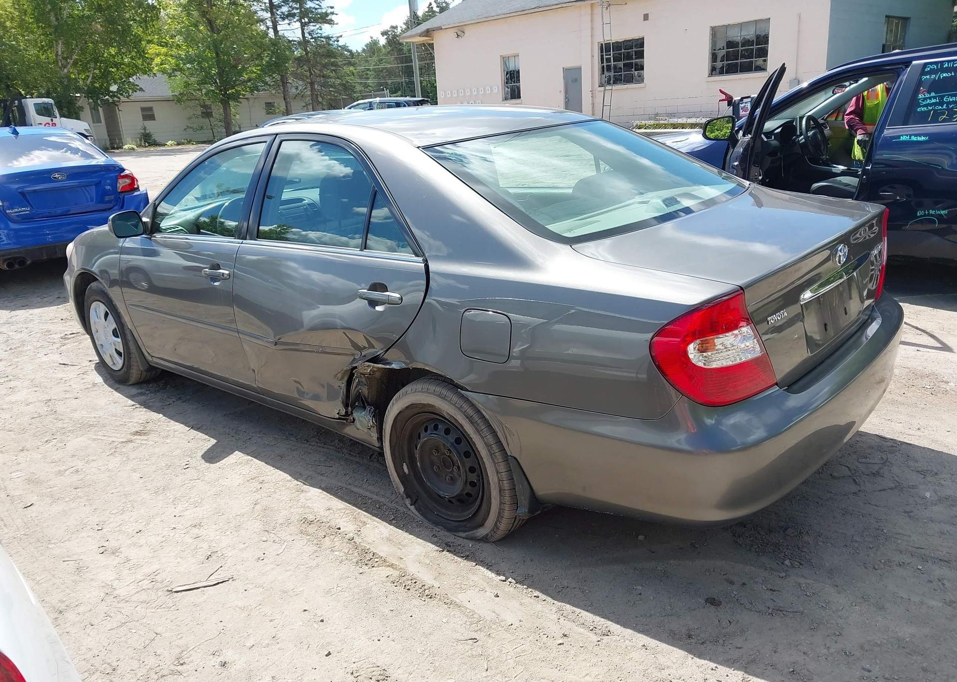 2004 TOYOTA CAMRY LE