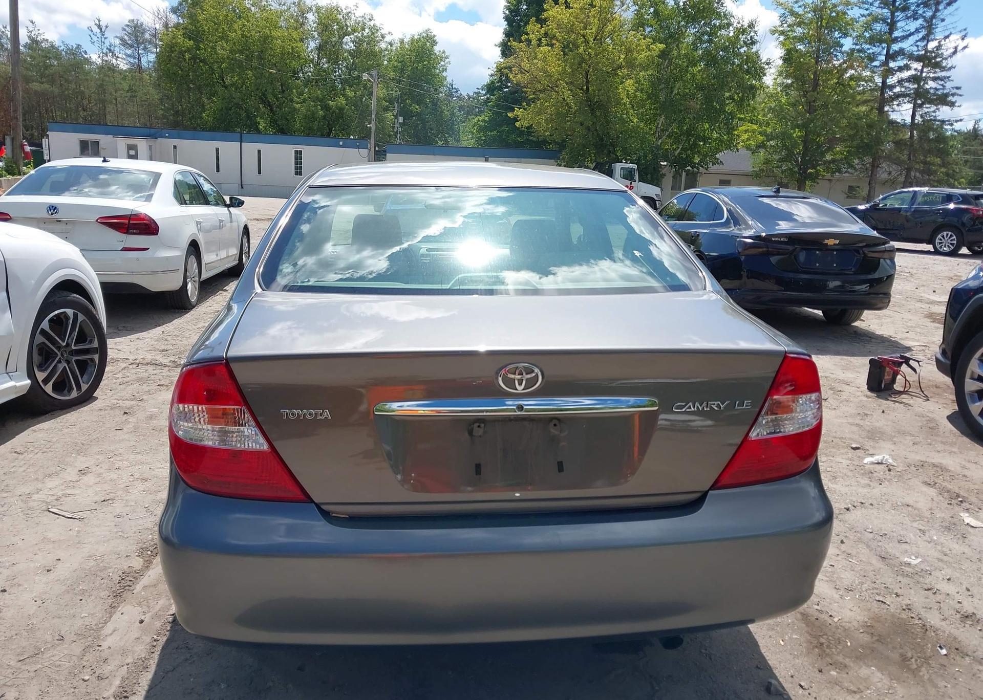 2004 TOYOTA CAMRY LE