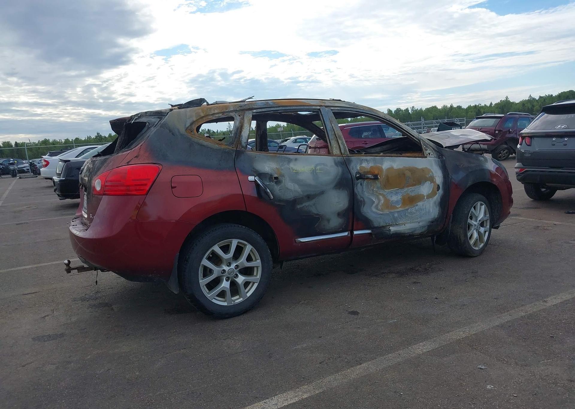2013 NISSAN ROGUE S
