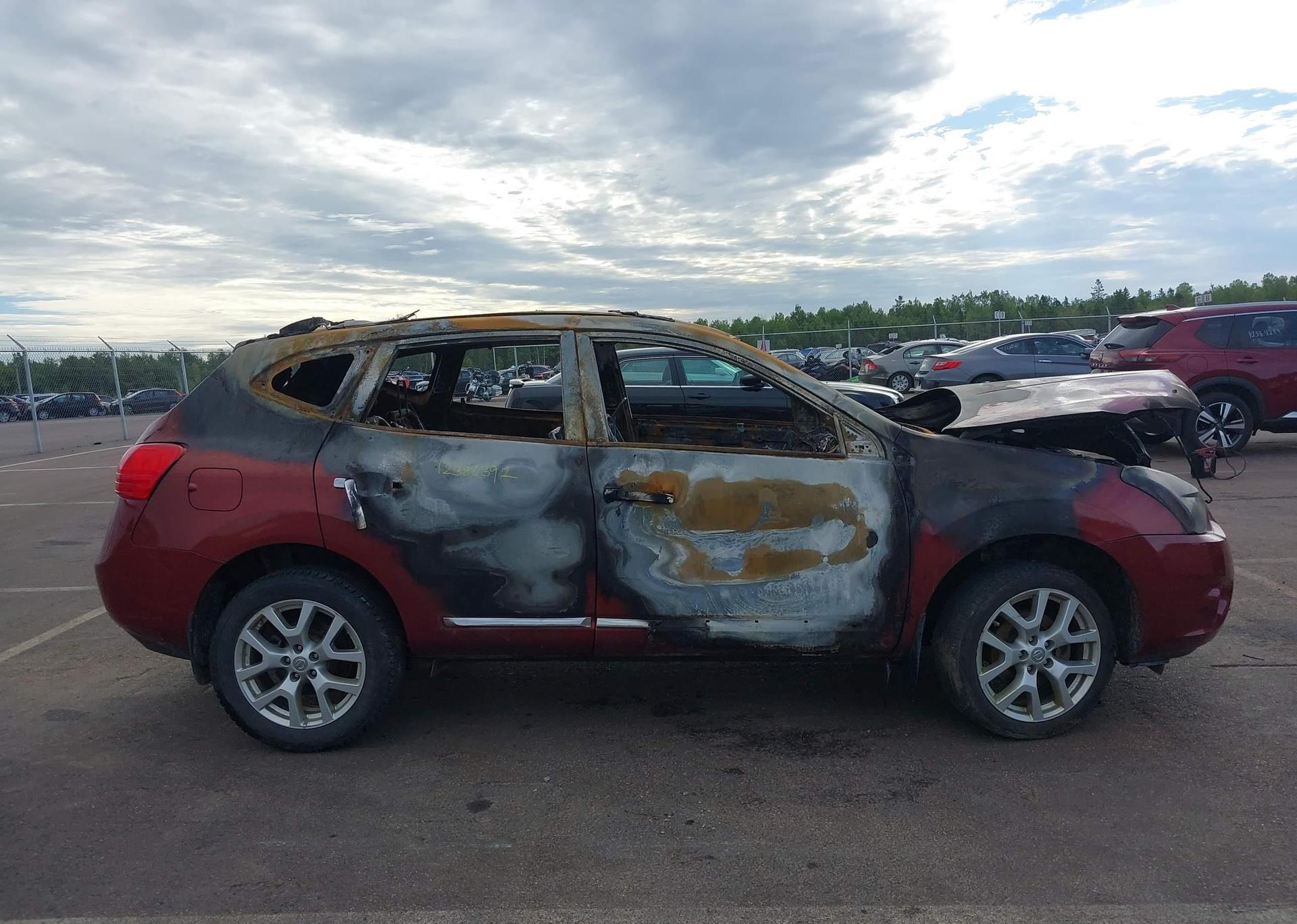 2013 NISSAN ROGUE S