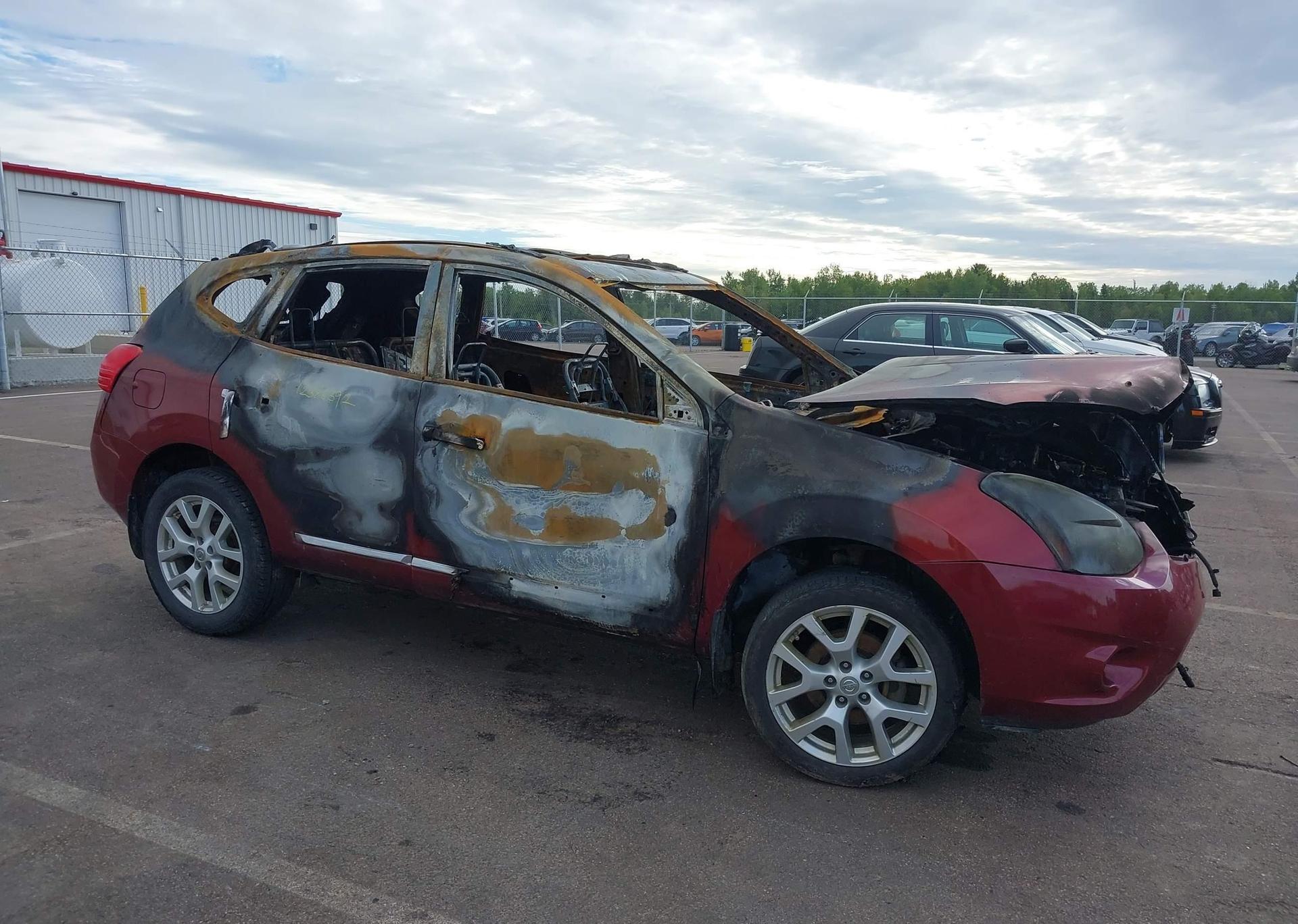 2013 NISSAN ROGUE S